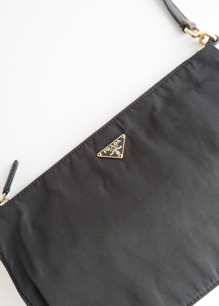 Authentique sac à bandoulière Prada en nylon noir d'occasion