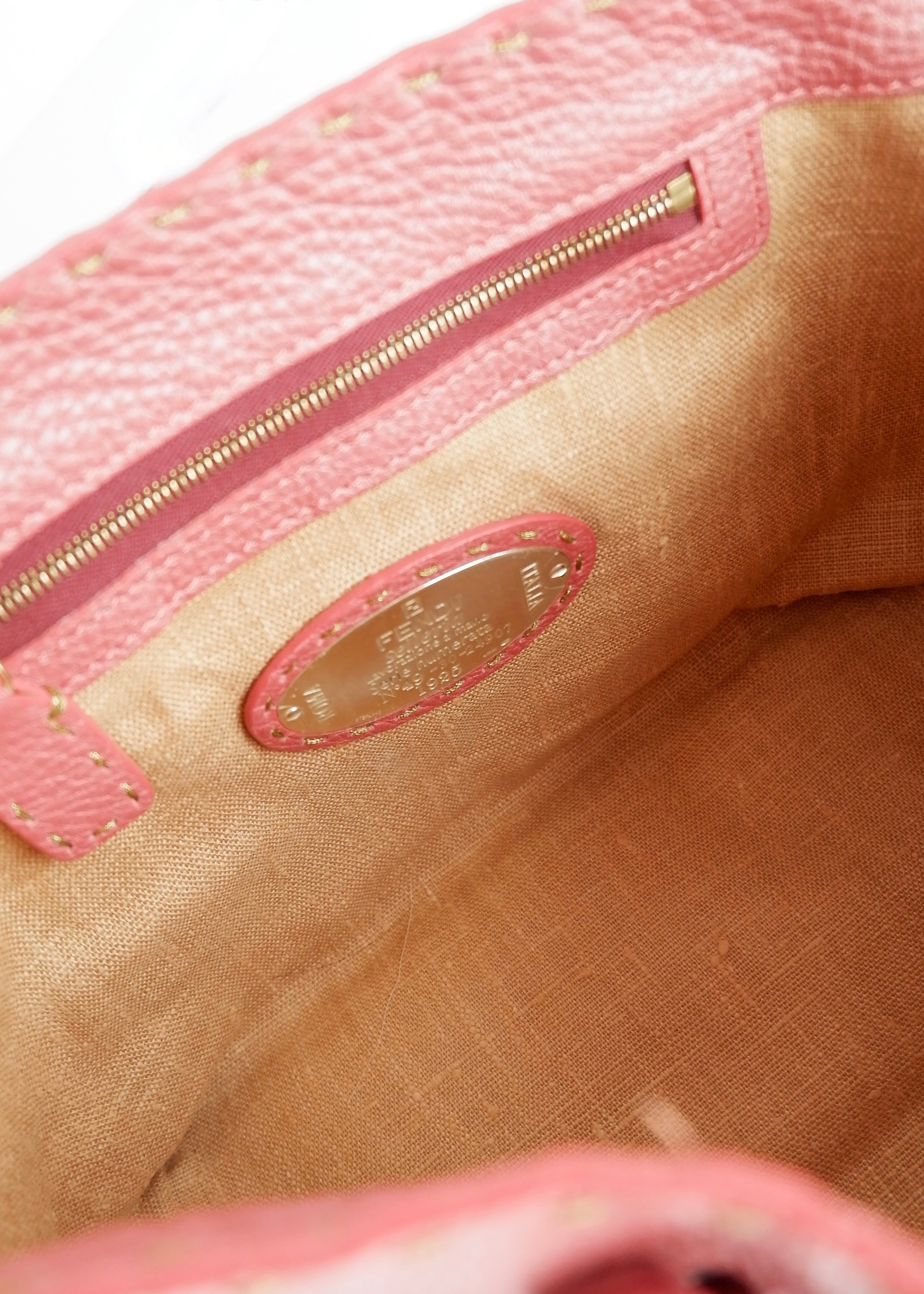 Sac à main Fendi Selleria en cuir rose authentique d'occasion, petite taille