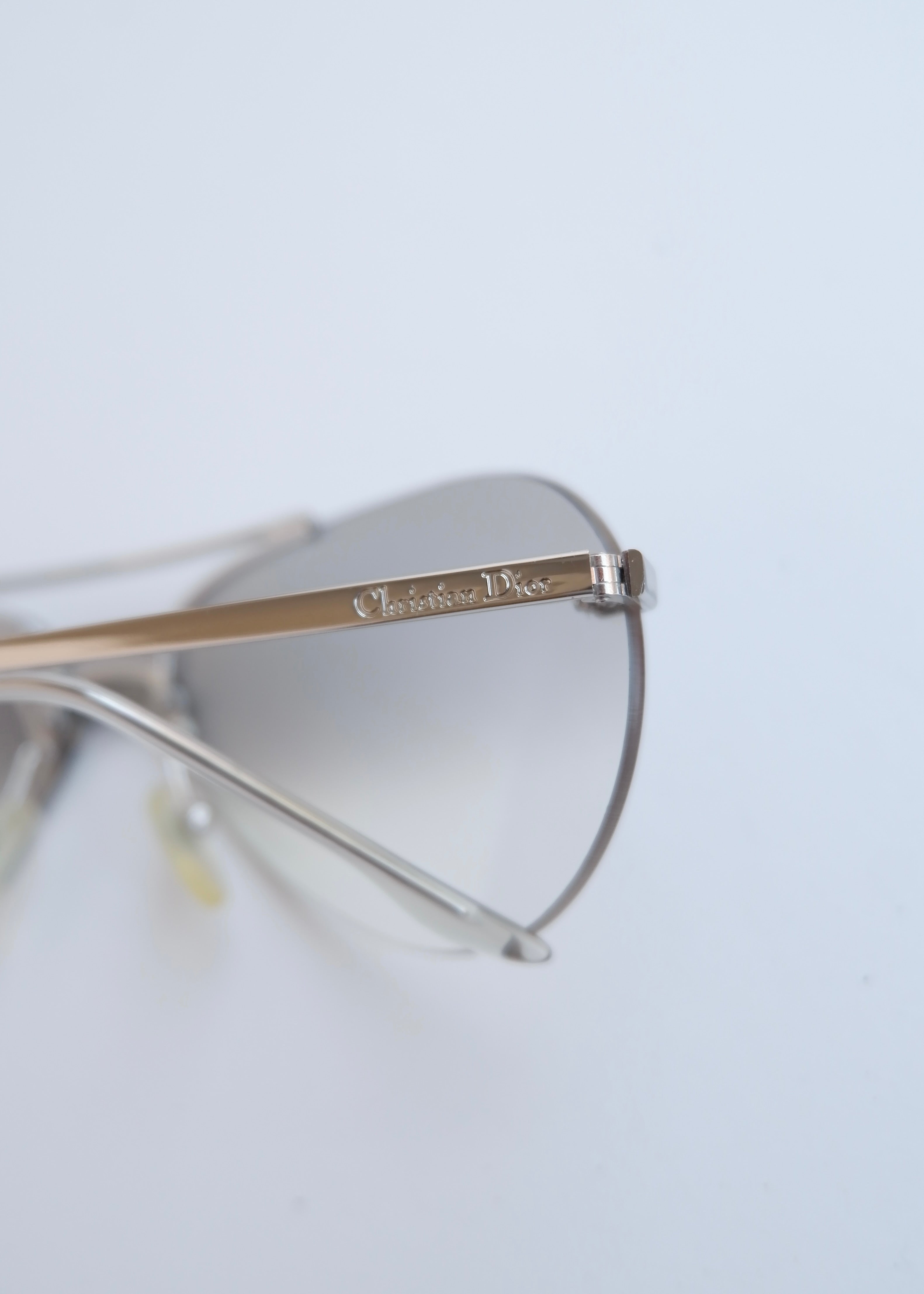 Authentiques lunettes de soleil Dior d'occasion à monture bouclier argent/transparent