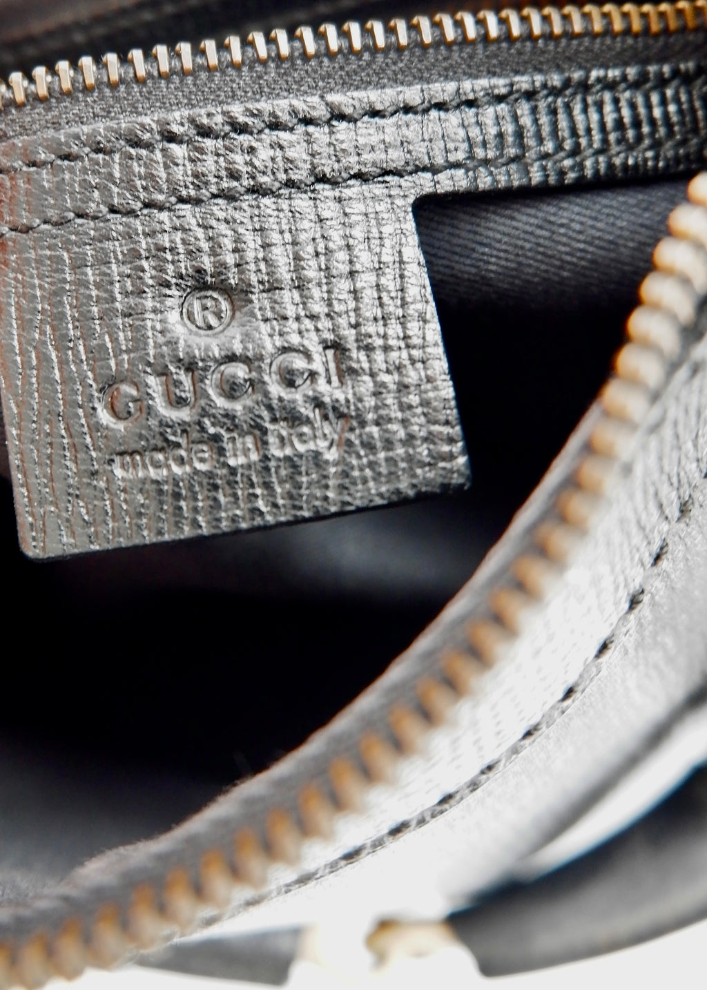 Sac à bandoulière Gucci d'occasion authentique en cuir noir avec mors