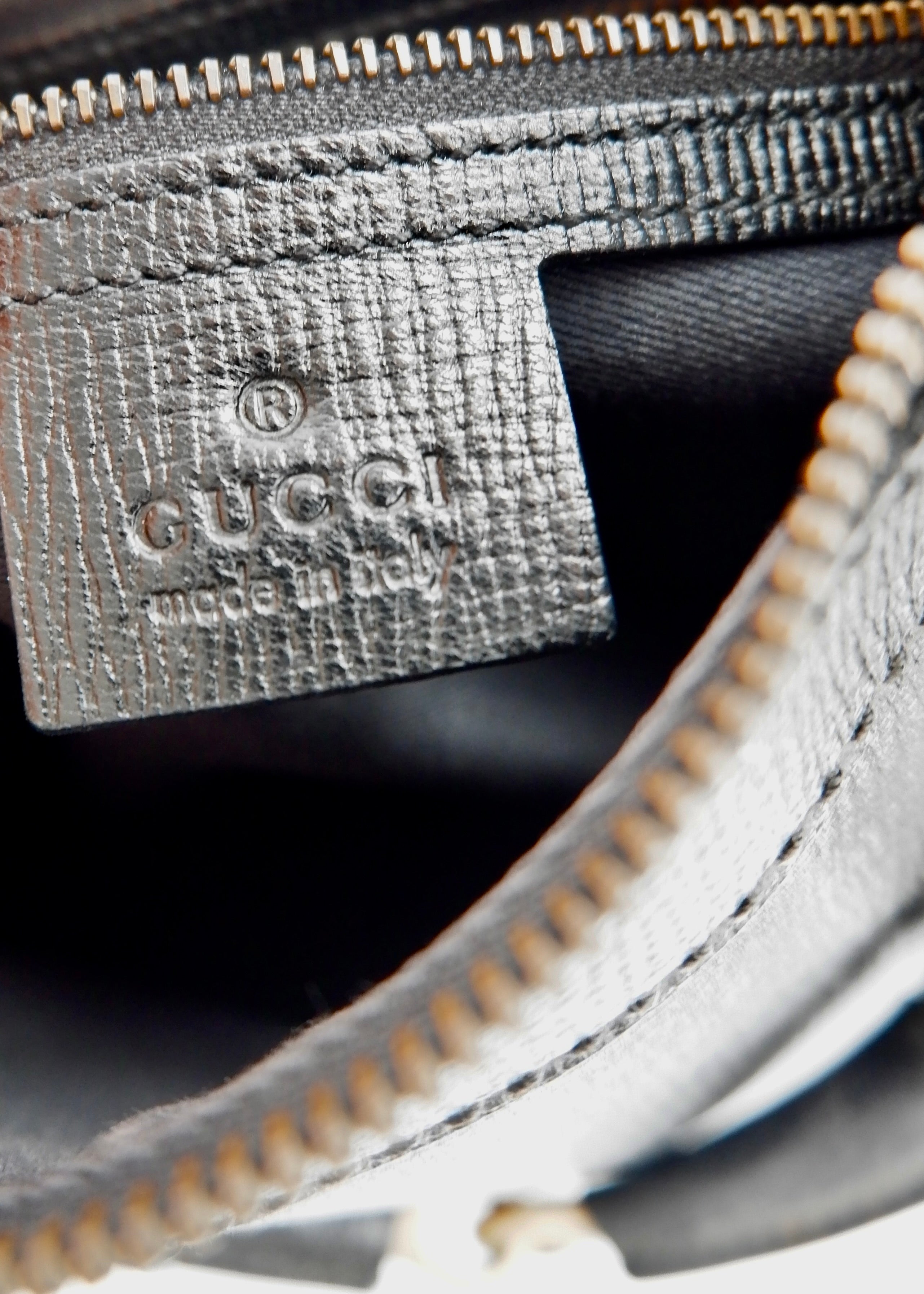 Sac à bandoulière Gucci d'occasion authentique en cuir noir avec mors