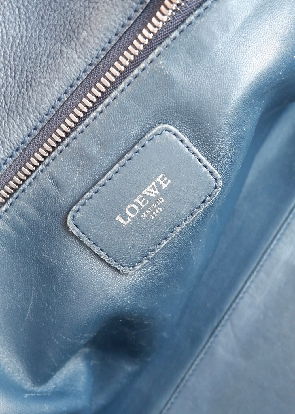 Sac à main Loewe Amazona authentique d'occasion en cuir bleu marine