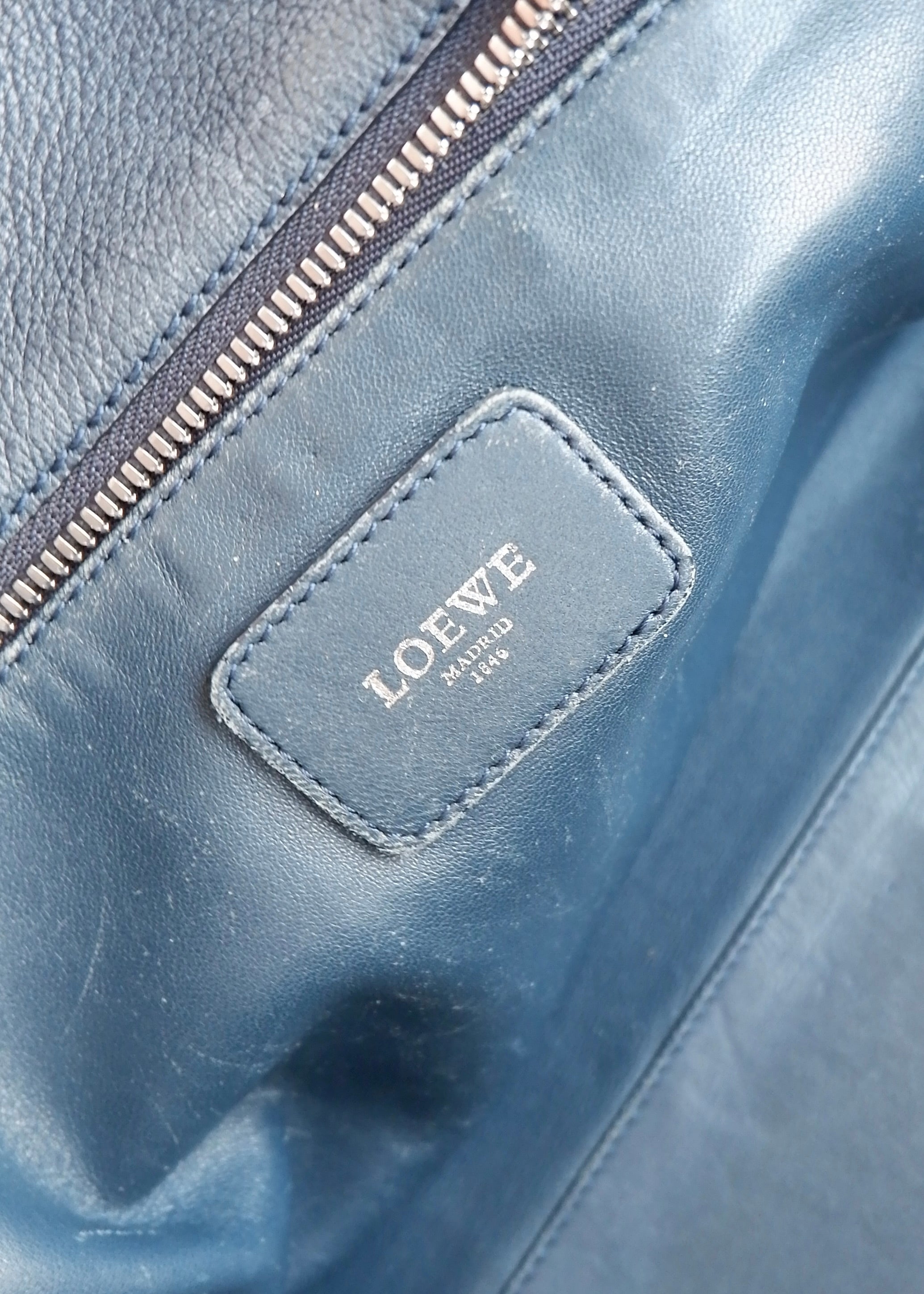 Sac à main Loewe Amazona authentique d'occasion en cuir bleu marine
