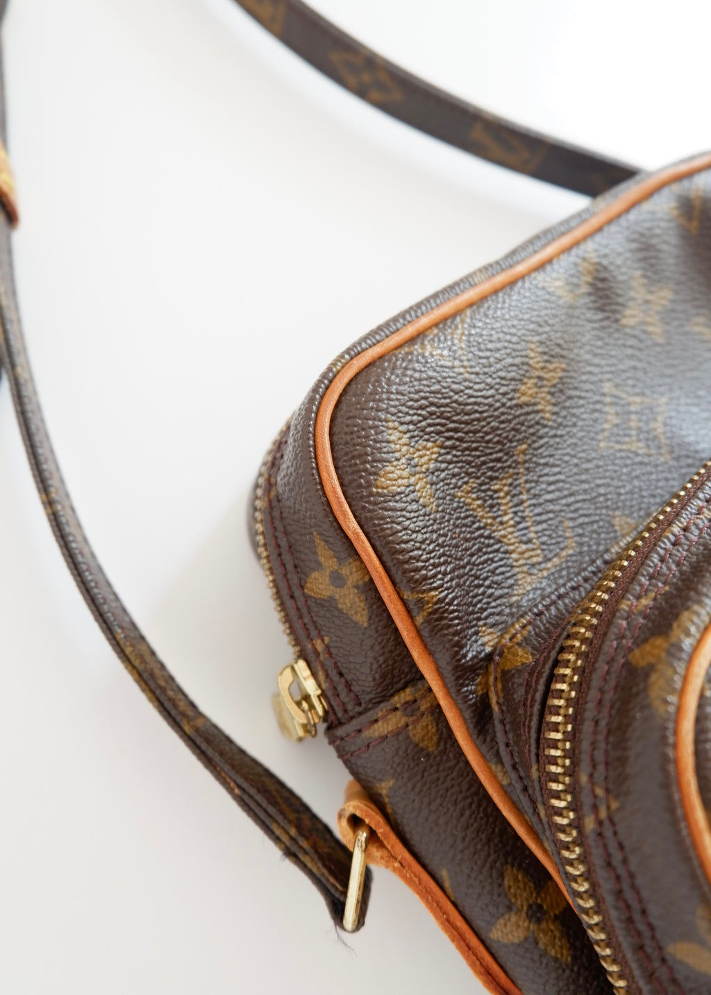 Preowned Louis Vuitton Monogram Amazone Crossbody Bag