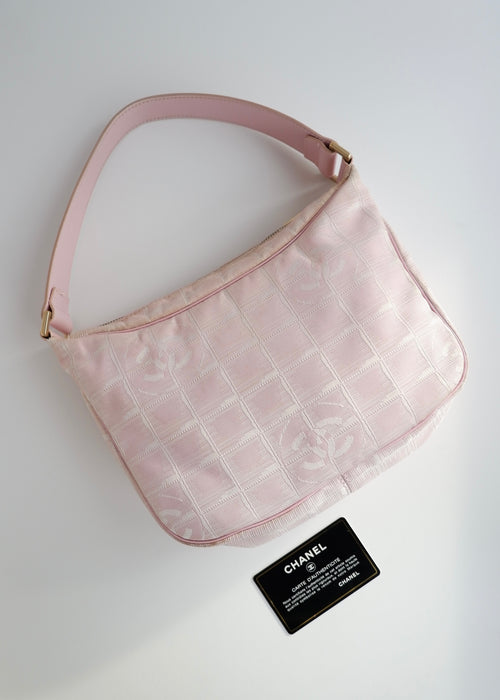Sac à bandoulière Chanel Travel Line rose d'occasion authentique