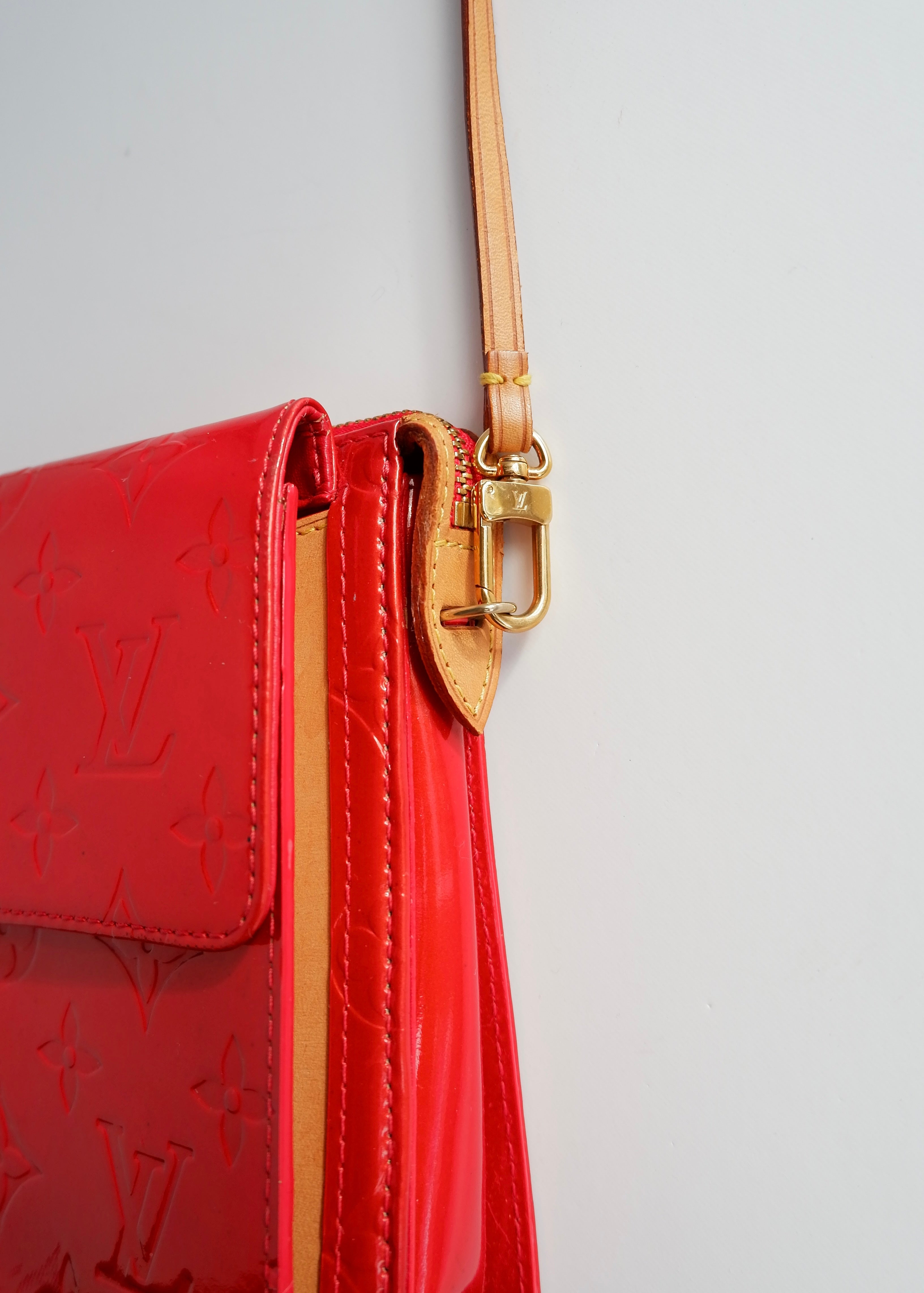 Sac bandoulière Louis Vuitton Monogram Mott Vernis Rouge Authentique d'occasion