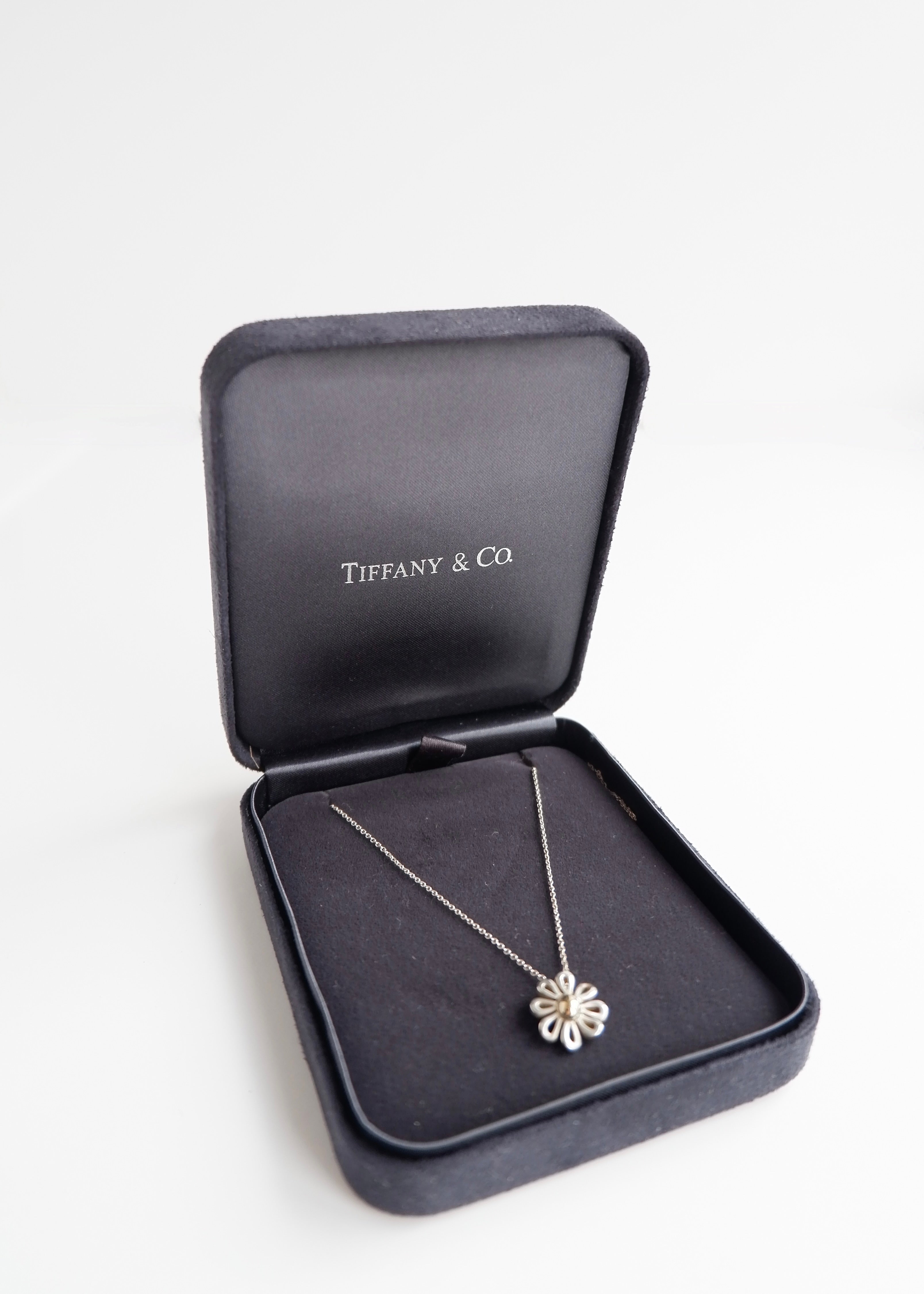 Authentic Preowned Tiffany & Co. Paloma Picasso (925) Silver Daisy Flower Pendant Necklace