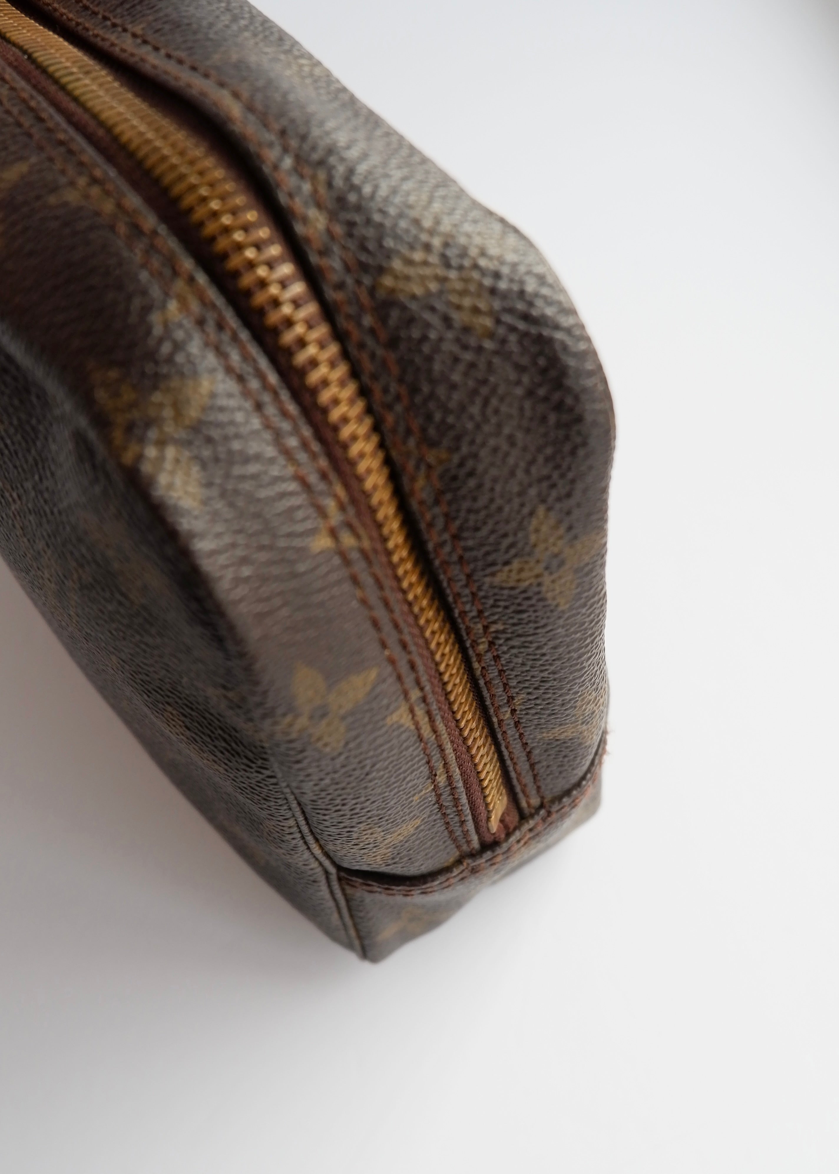 Authentique sac de toilette Louis Vuitton Monogram petite taille, d'occasion, vintage