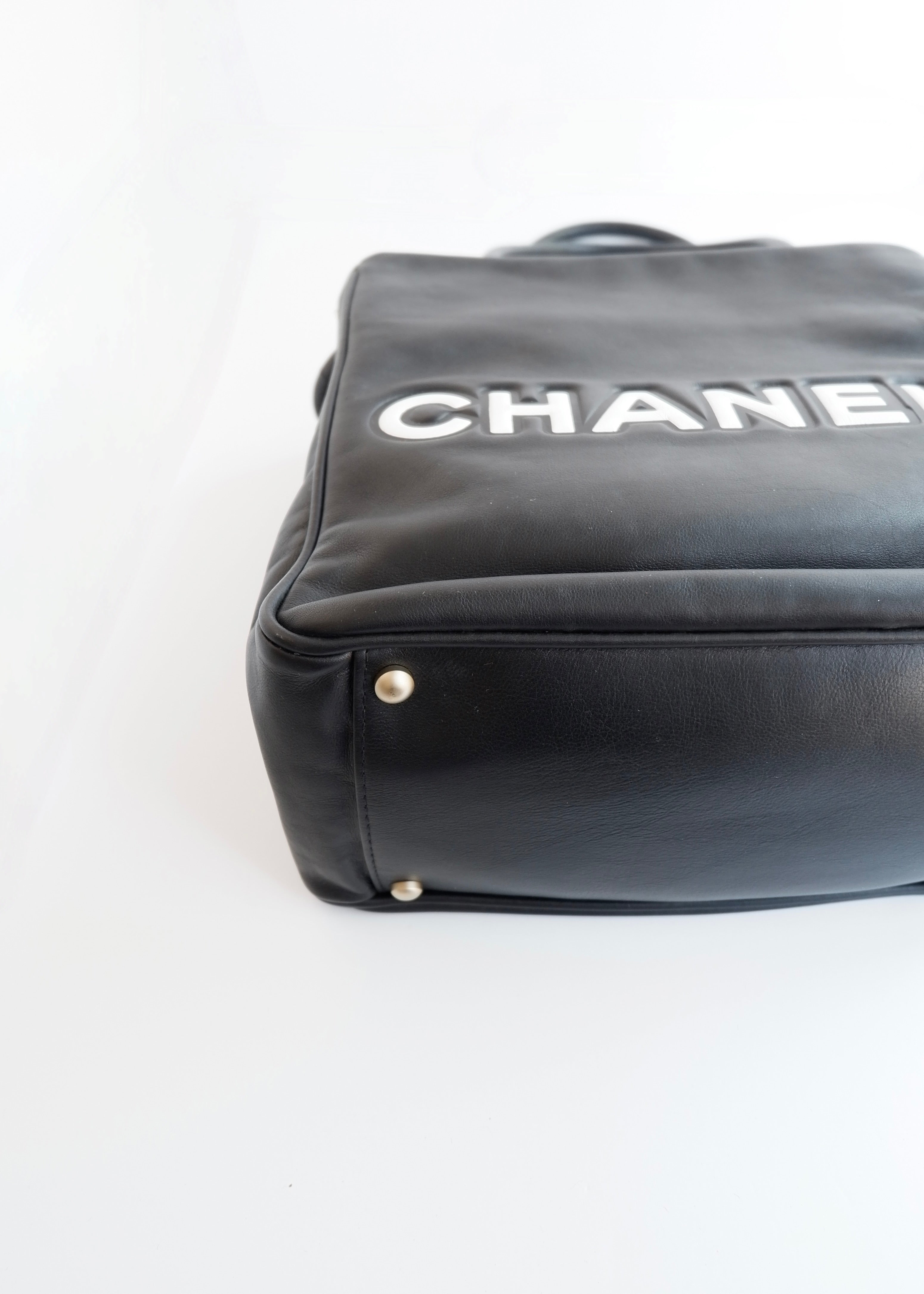 Preowned Chanel Black Leather Camellia Logo Tote Shoulder Bag