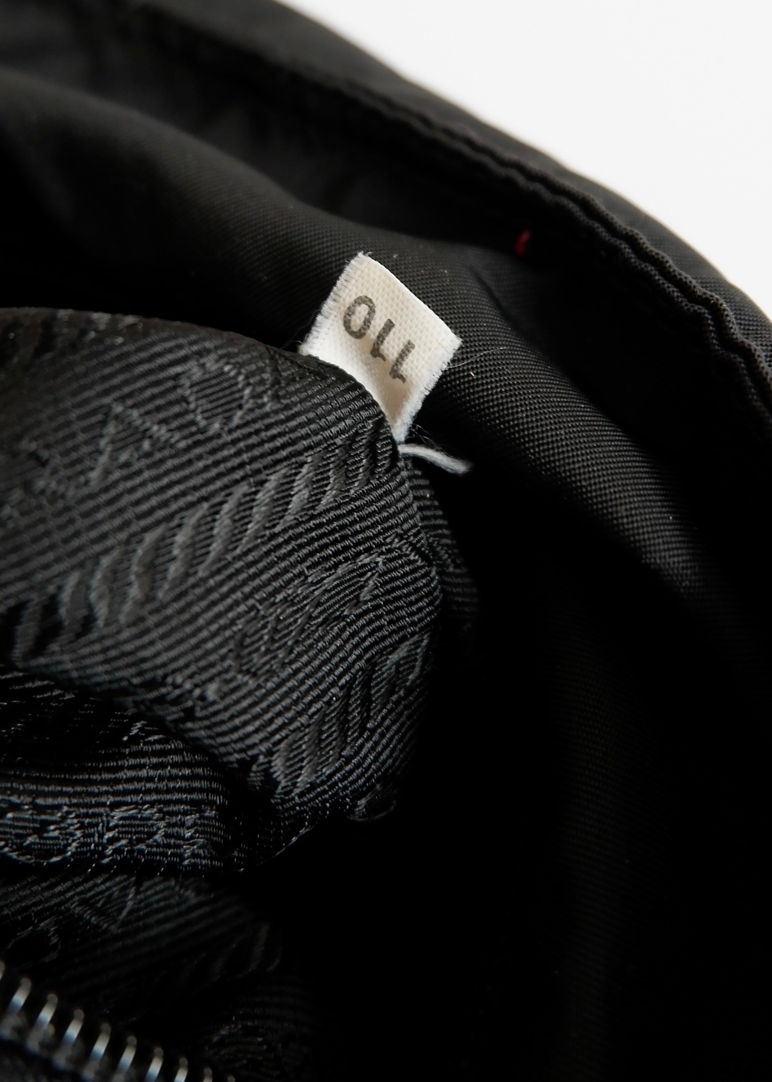 Authentique fourre-tout en nylon noir Prada d'occasion