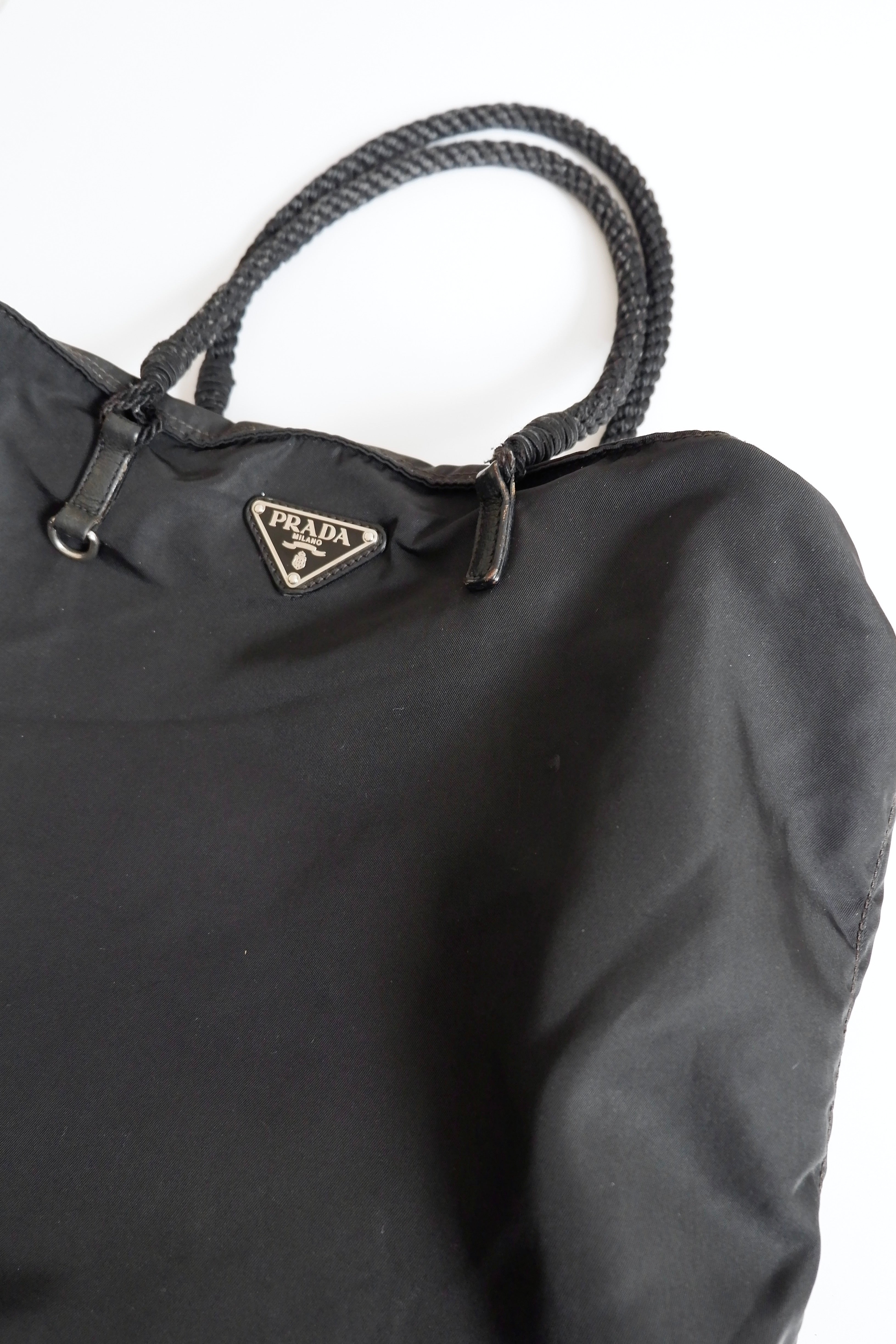 Authentique fourre-tout en nylon noir Prada d'occasion