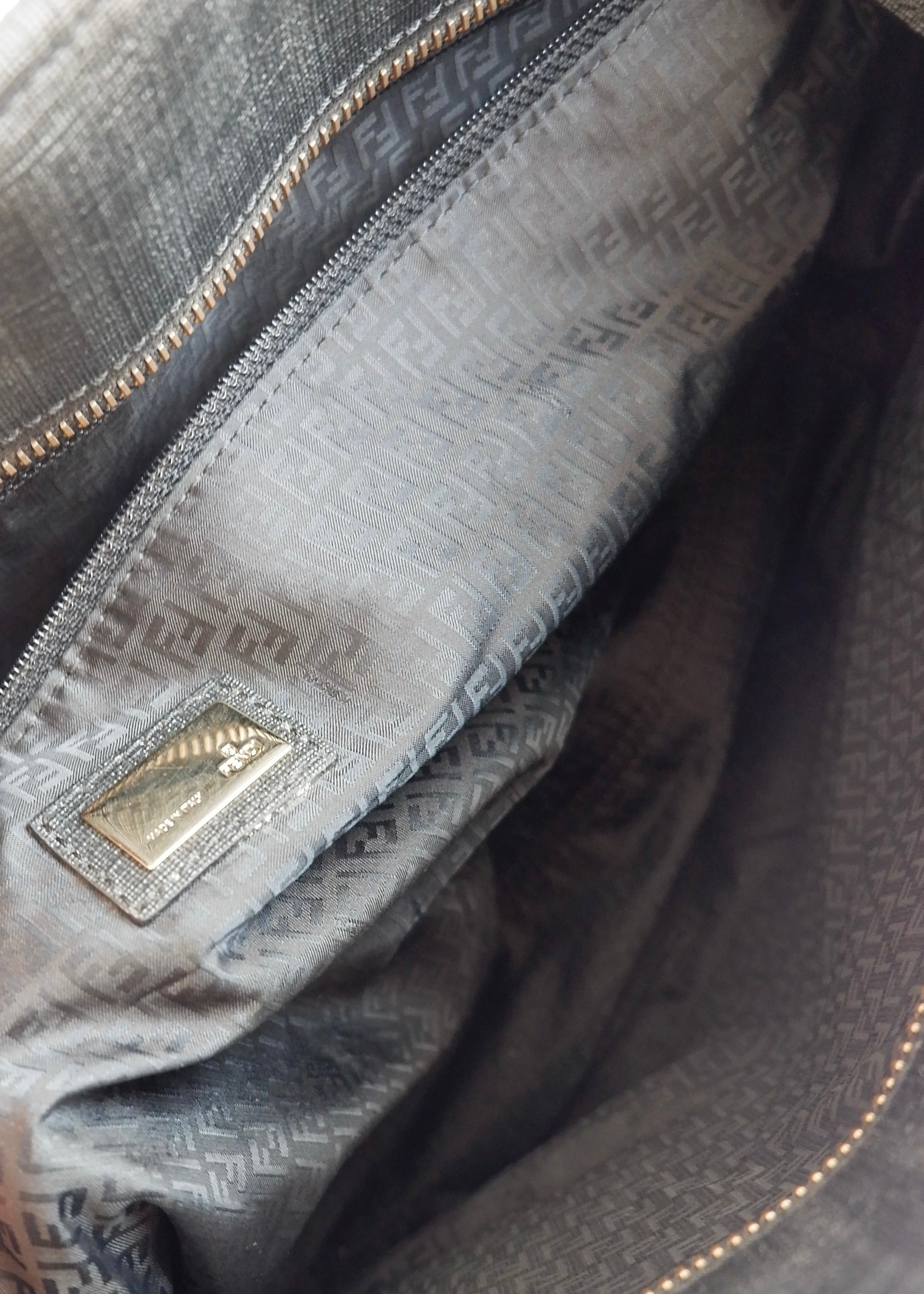 Sac cabas Fendi Zucca en toile enduite noire d'occasion authentique