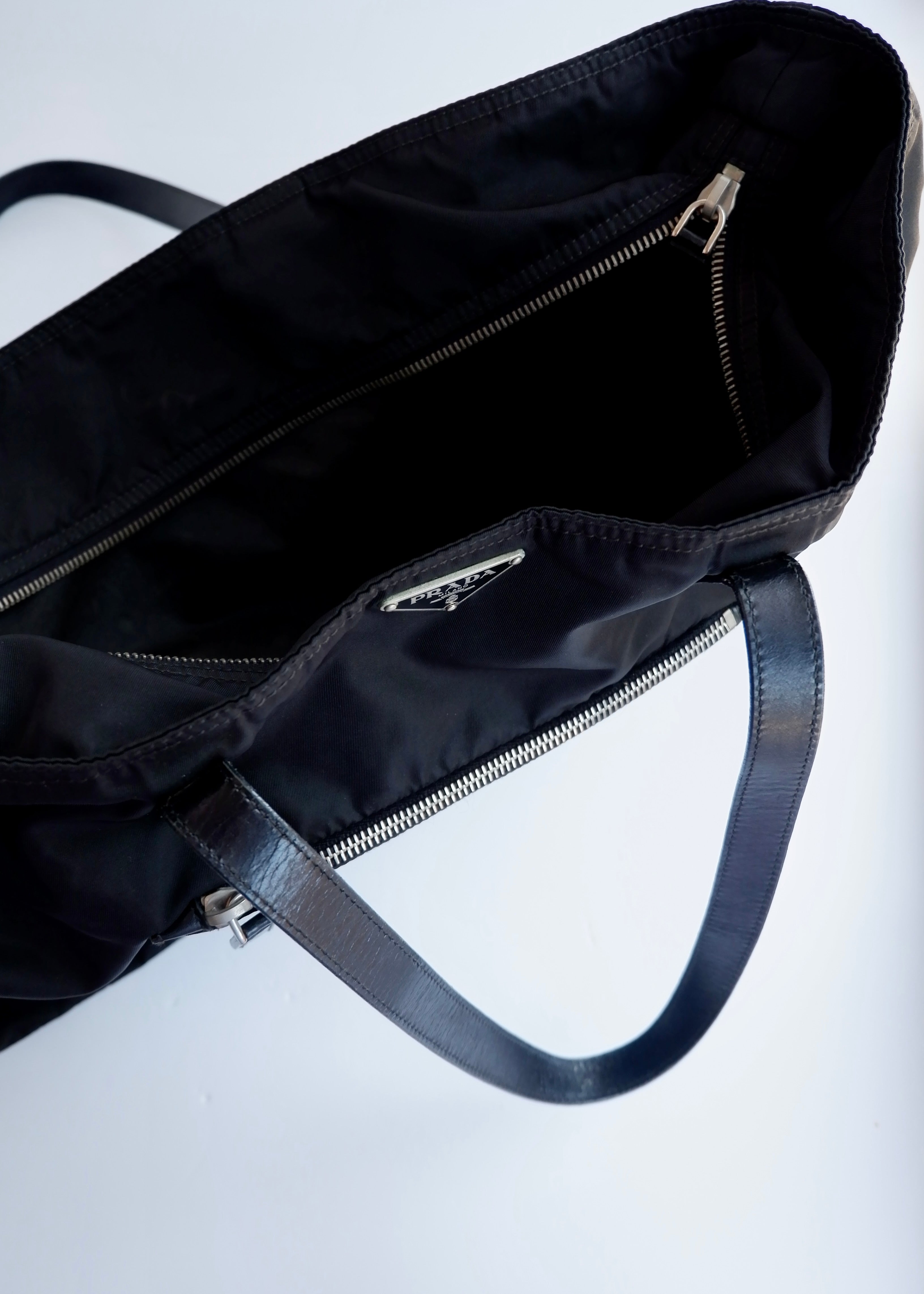 Authentique Sac cabas Prada noir en nylon extra large avec fermeture éclair sur le dessus