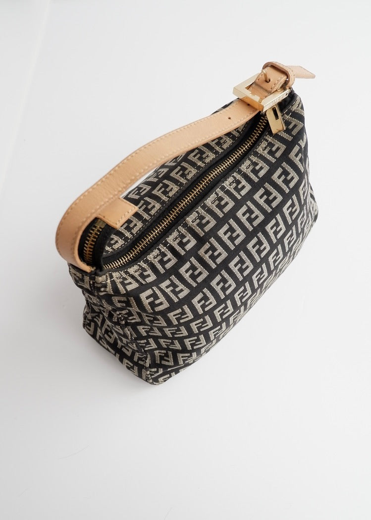 Authentique pochette Fendi d'occasion en toile/cuir Zucchino noire