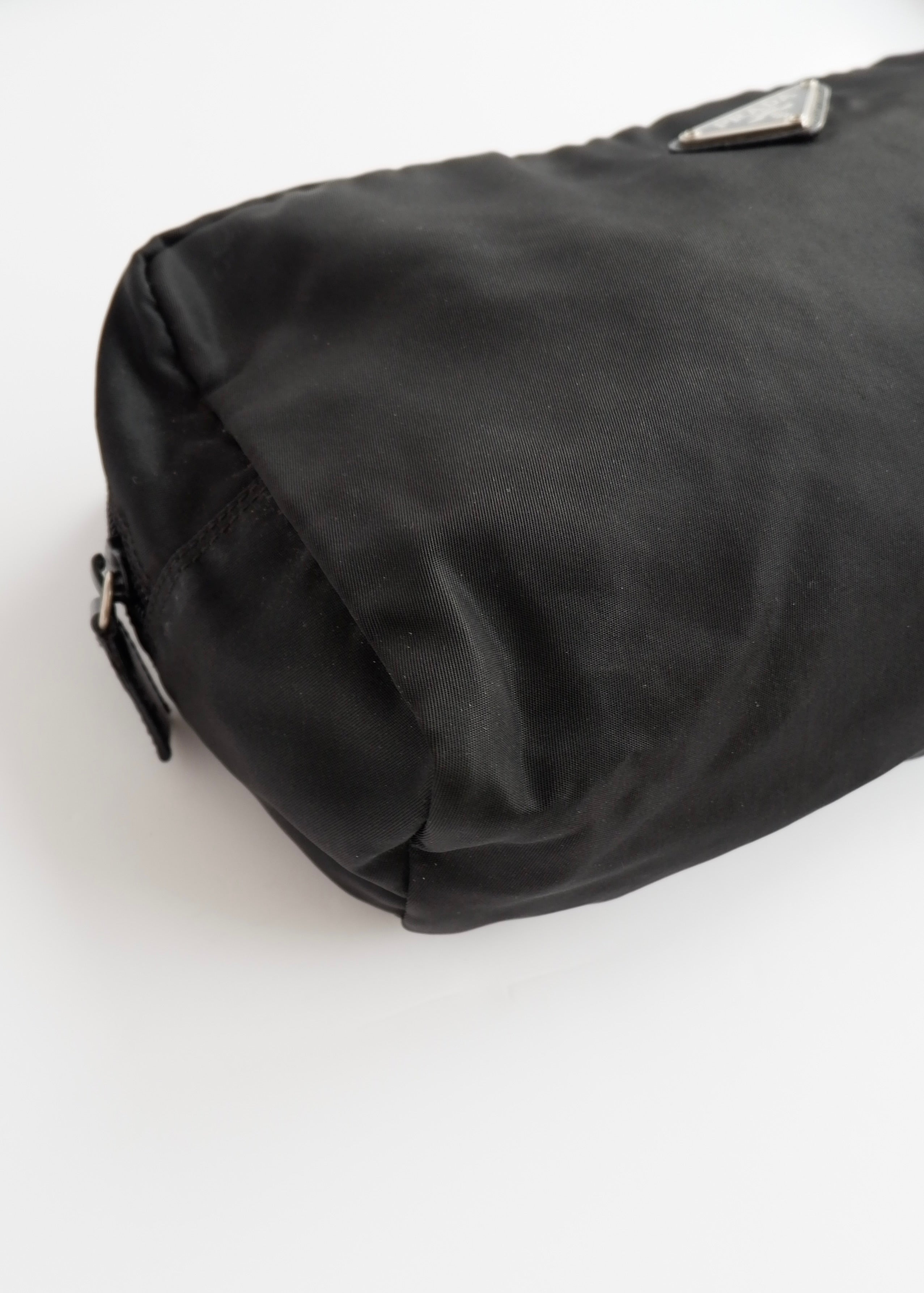 Authentique Pochette Prada Noire en Nylon Grand Modèle d'occasion