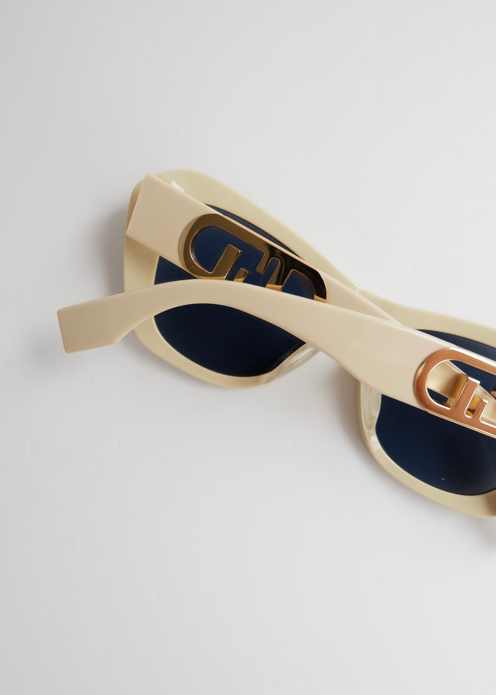 Preowned Fendi Beige Acetate Cat Eye Sunglasses