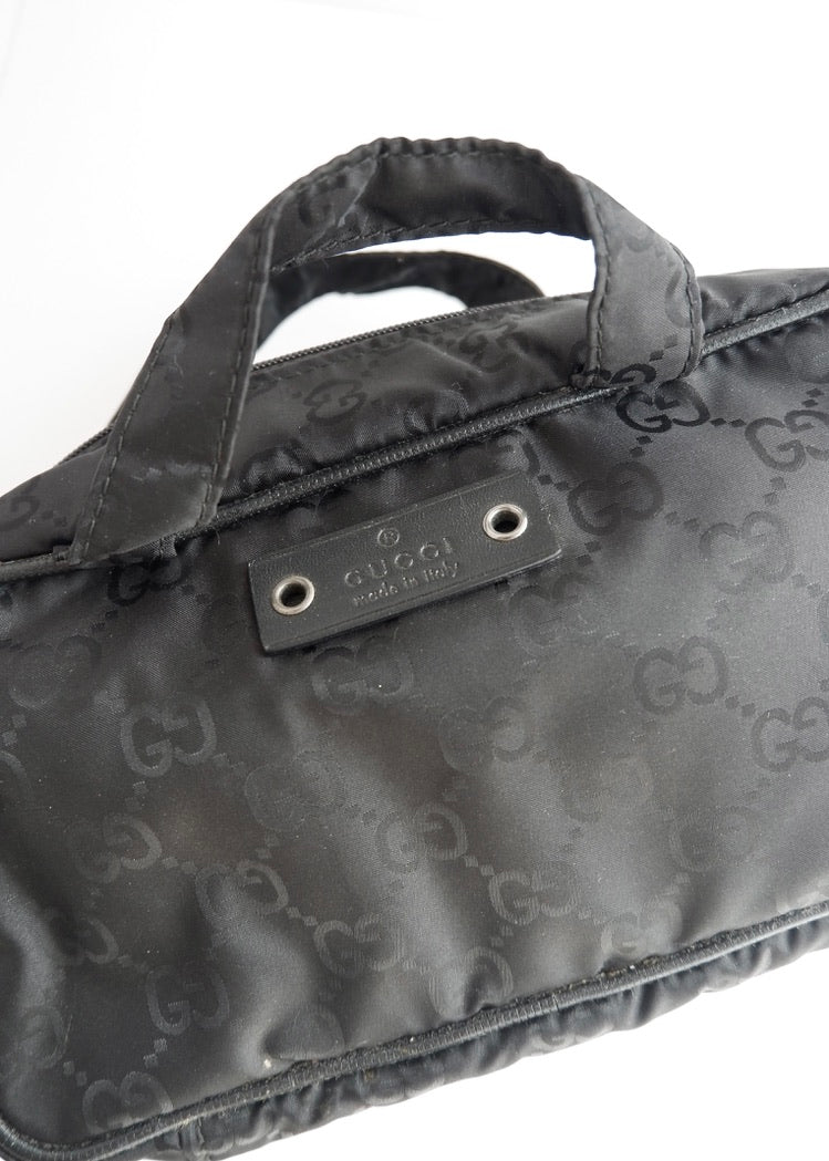 Pochette vanity Gucci en nylon GG noir d'occasion authentique