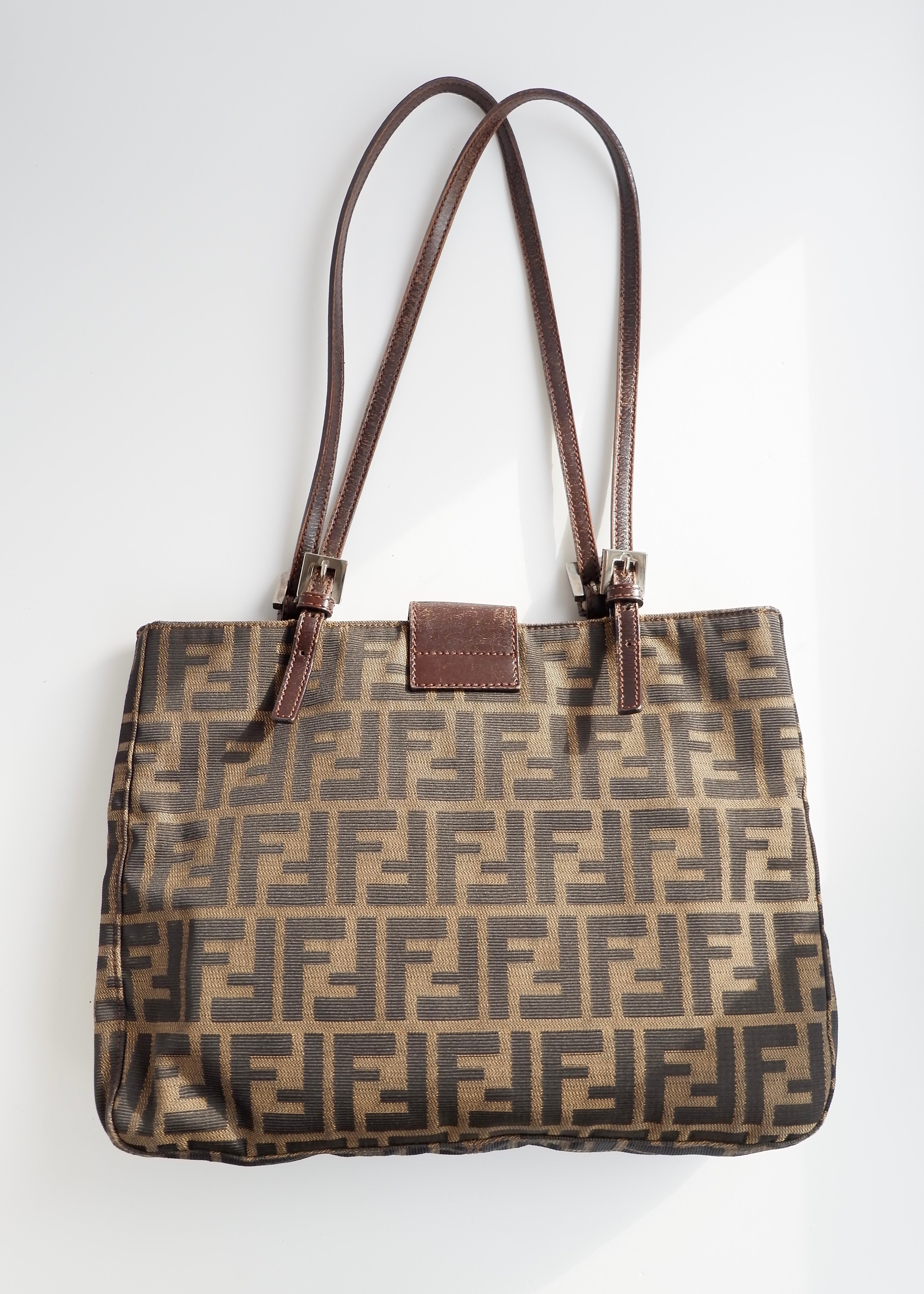 Sac cabas/sac à bandoulière Fendi Zucca authentique d'occasion