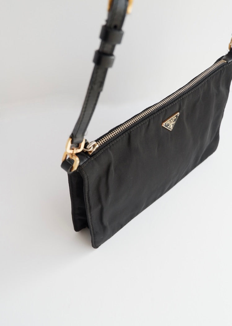 Authentique sac à bandoulière Prada en nylon noir d'occasion