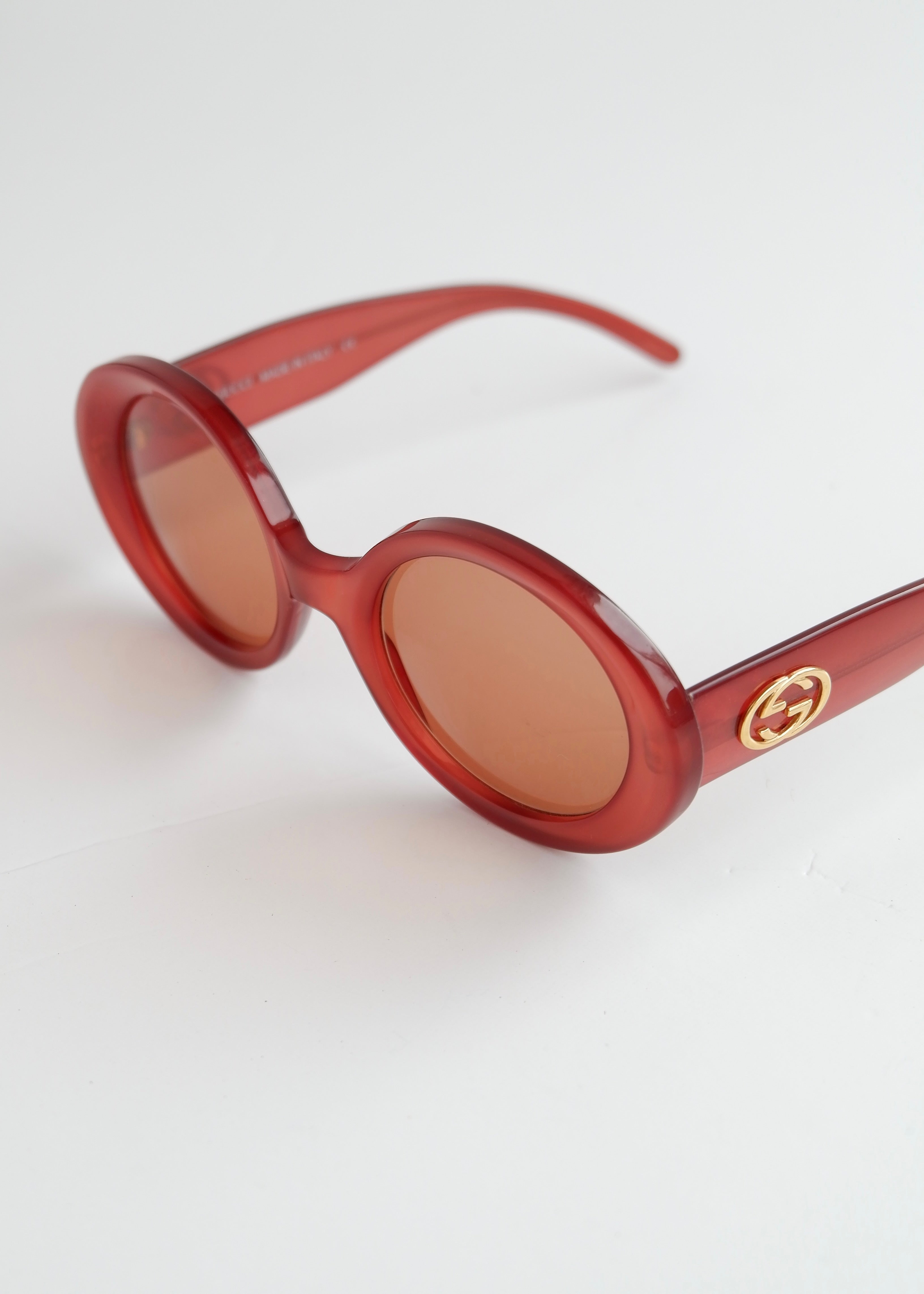 Authentiques lunettes de soleil Gucci rouges à monture ronde d'occasion