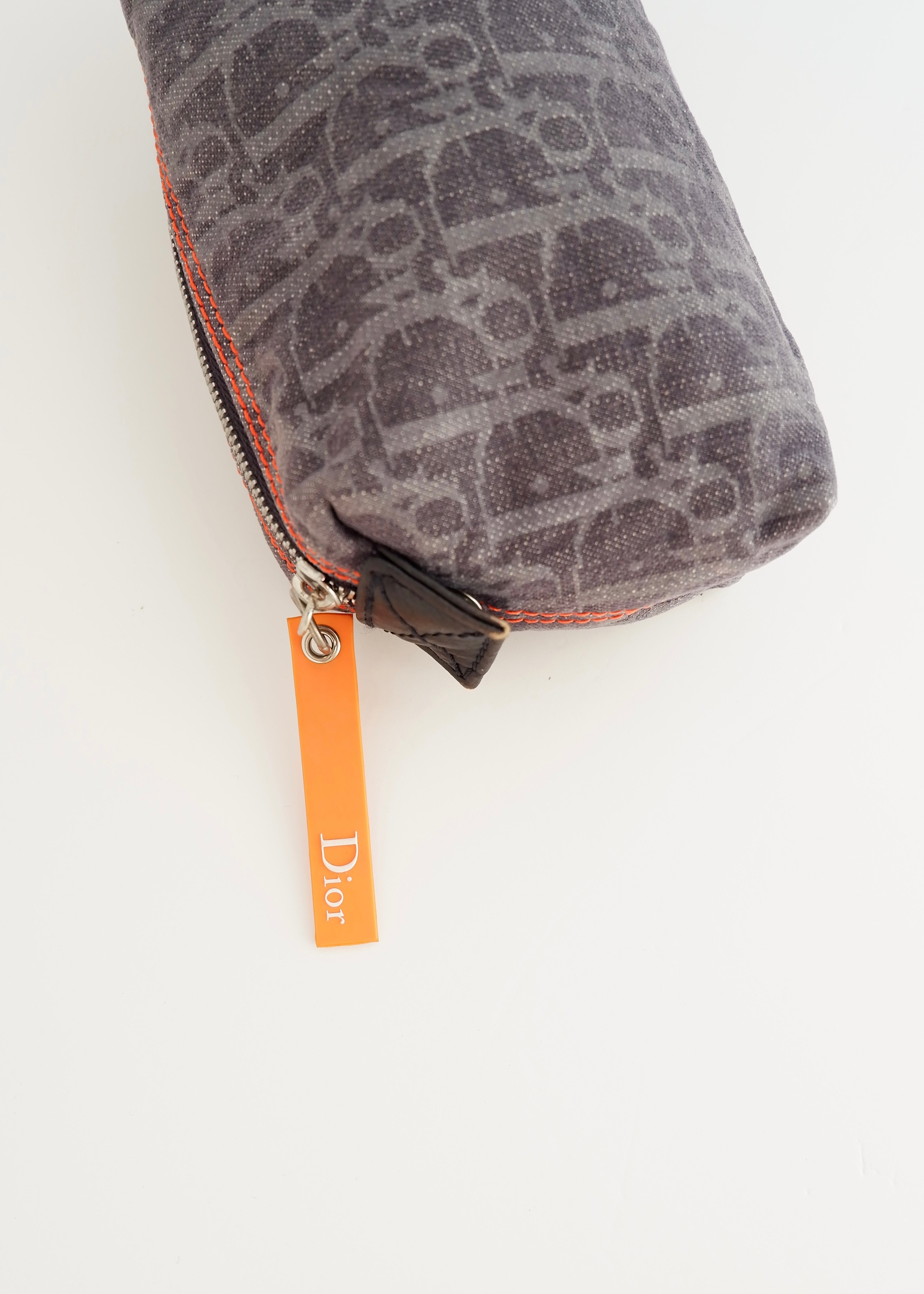 Pochette Dior en jean bleu marine motif Oblique, d'occasion et authentique