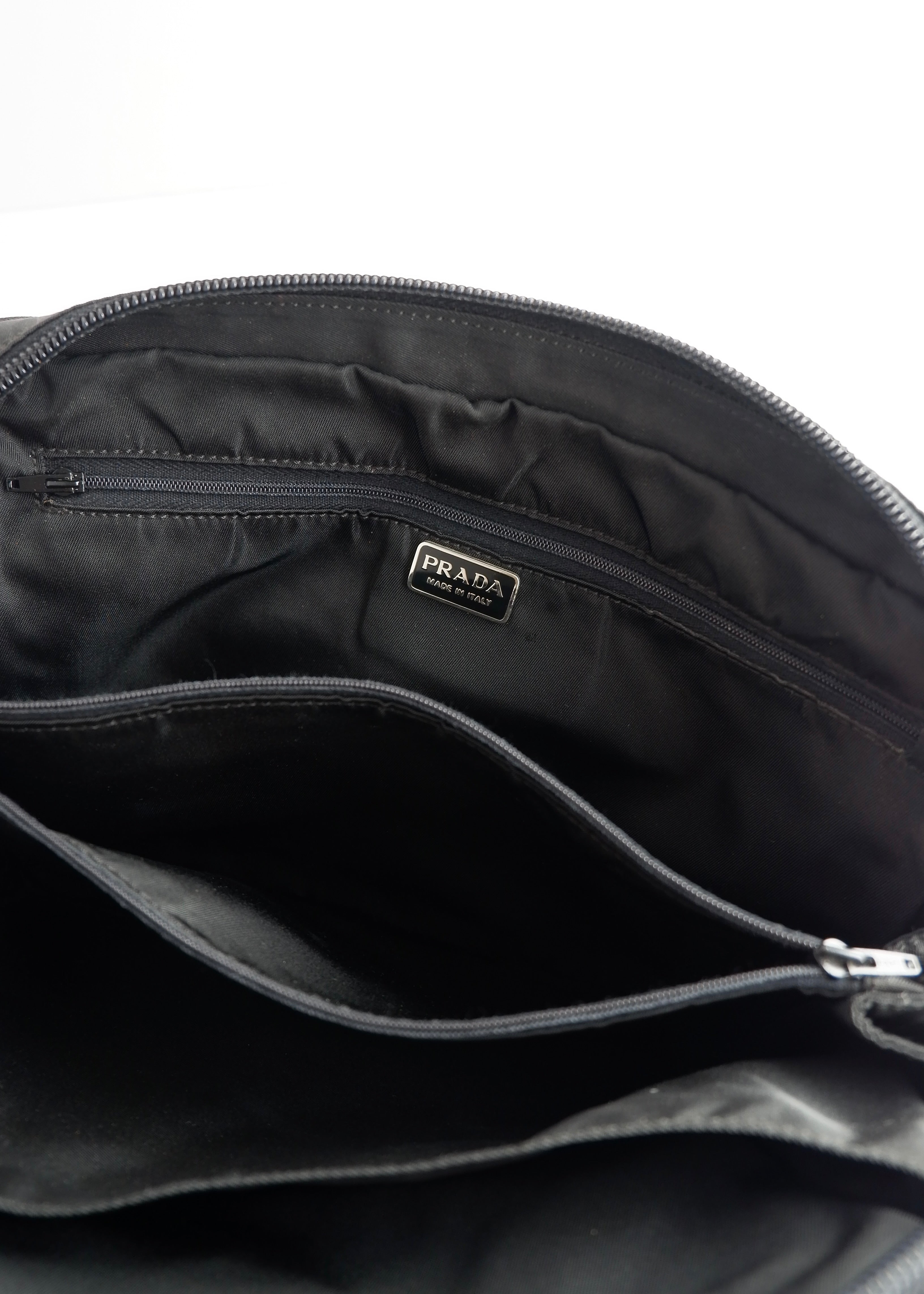 Pochette Prada authentique d'occasion en nylon noir