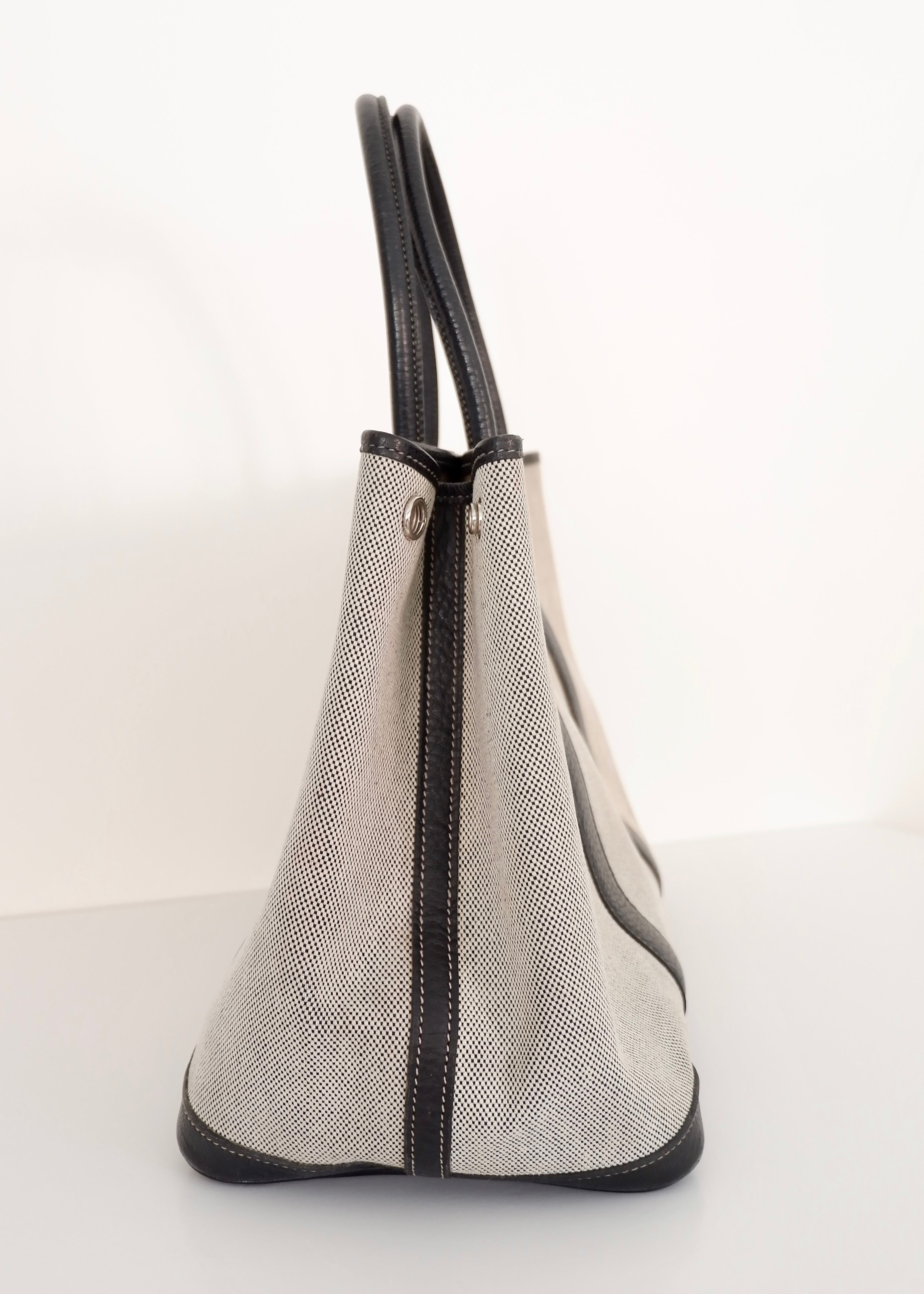 Sac cabas Hermès Garden Party authentique d'occasion en cuir et toile noirs/gris