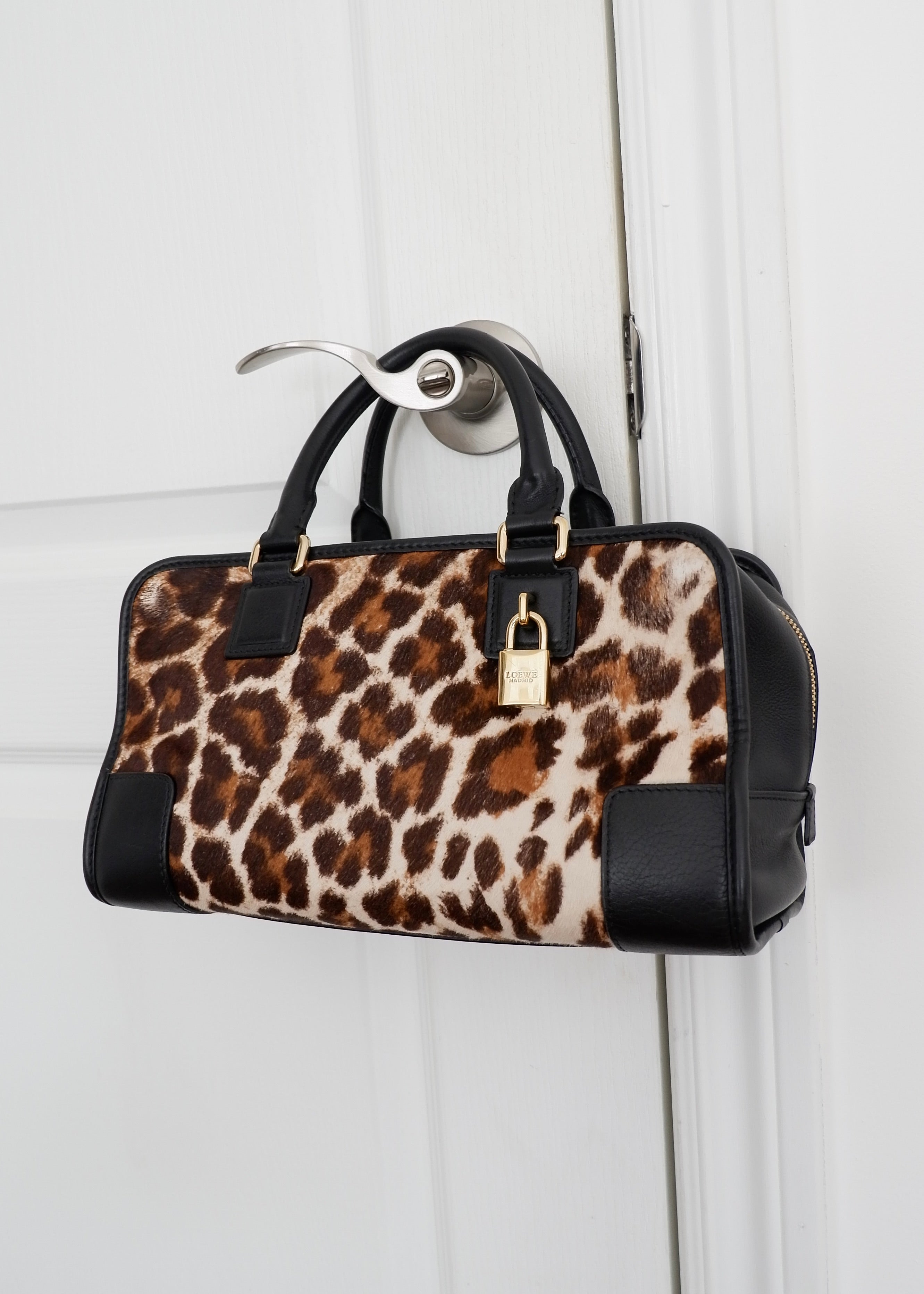 Sac Loewe Amazona authentique d'occasion en poulain noir/imprimé animal