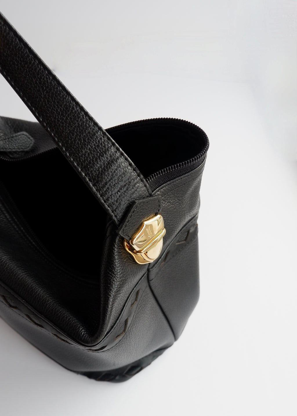Sac à main YSL vintage authentique d'occasion en cuir grainé noir