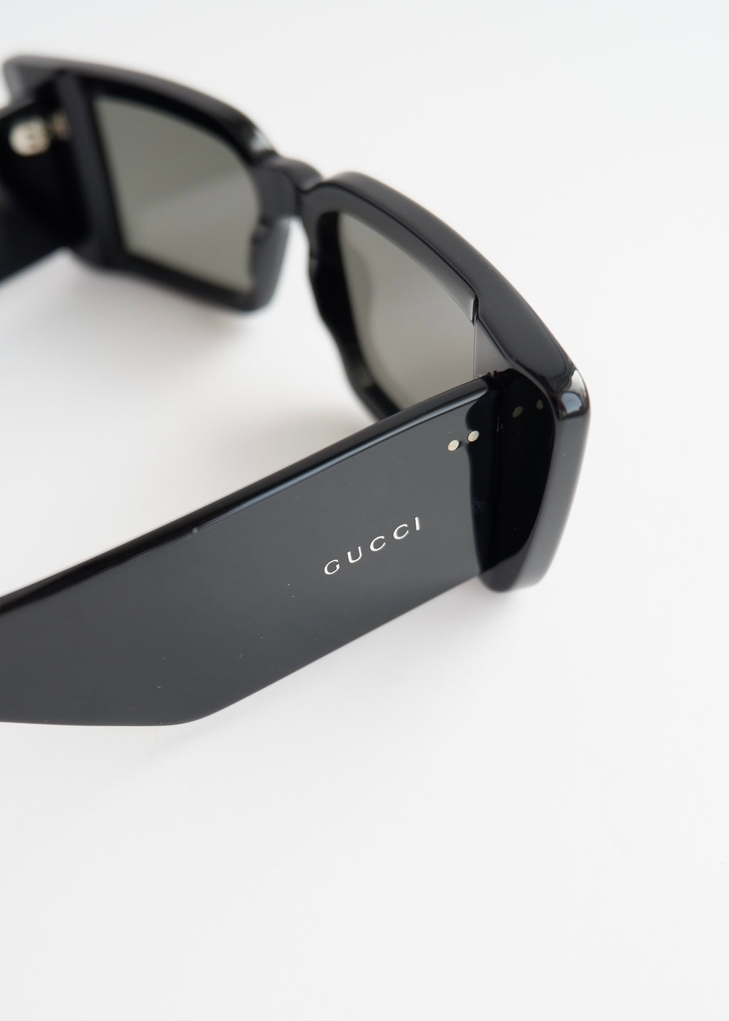 Authentiques lunettes de soleil Gucci d'occasion à monture rectangulaire noire