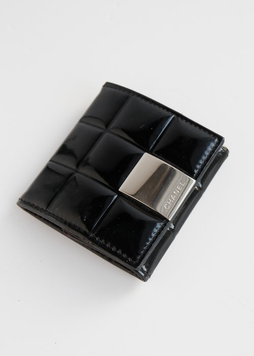 Petit porte-monnaie Chanel authentique d'occasion en cuir verni noir