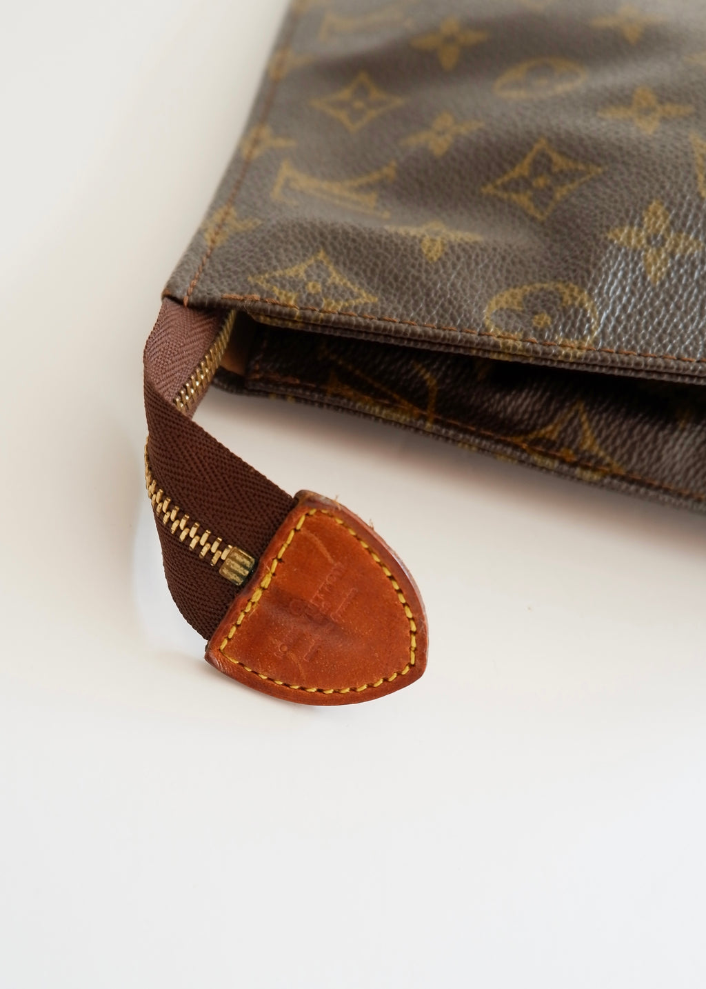 Authentic Preowned Vintage Louis Vuitton Mongram Toiletry 26