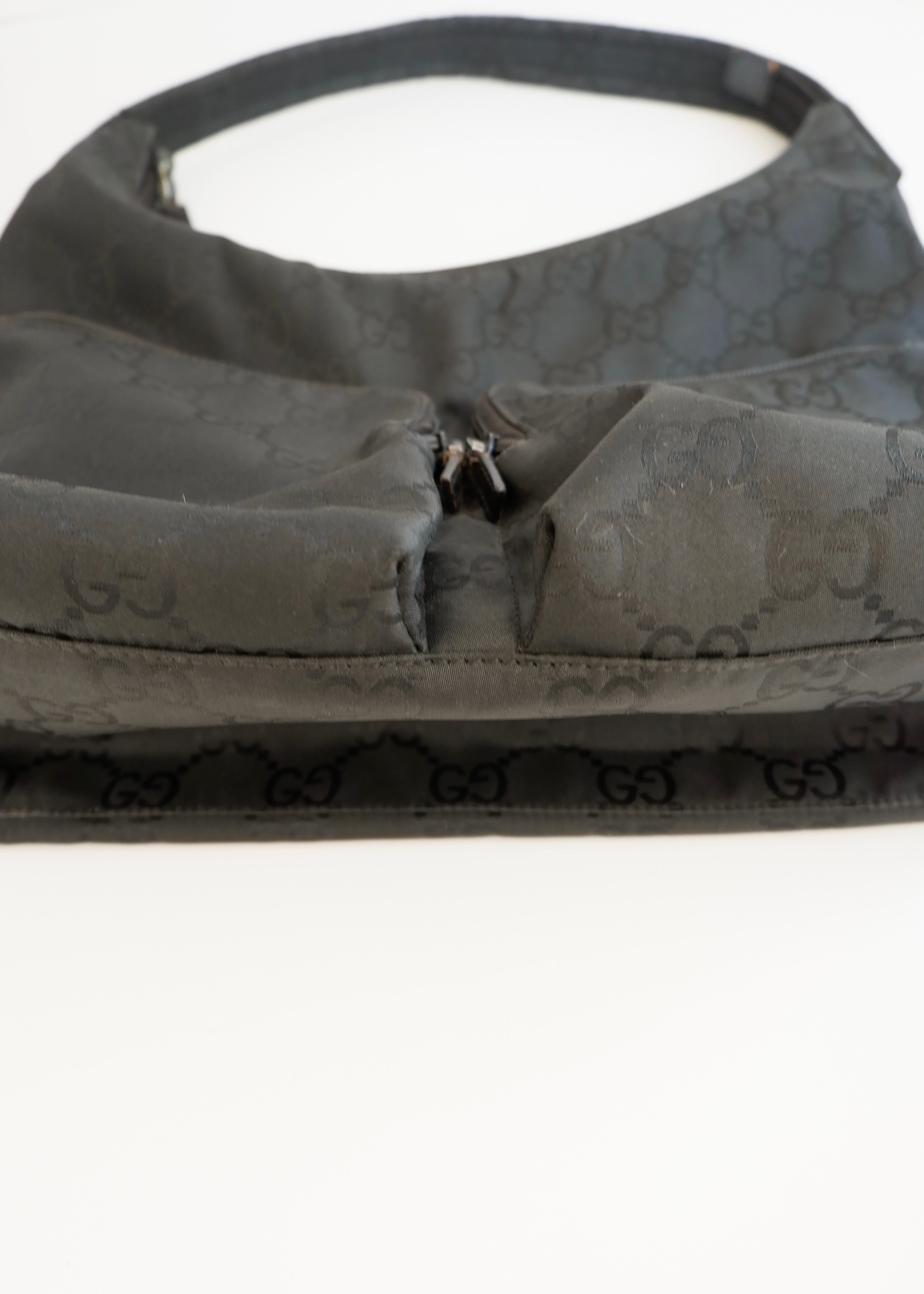 Authentique Sac à bandoulière Gucci en toile GG noire d'occasion