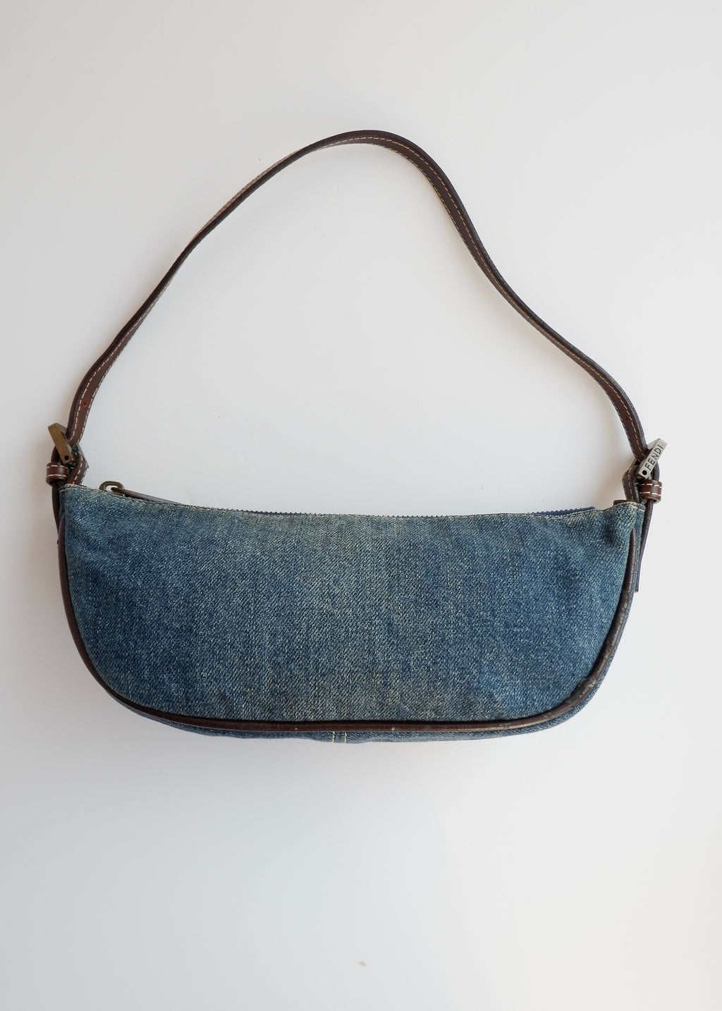 Authentique Sac porté épaule Fendi en jean bleu d'occasion