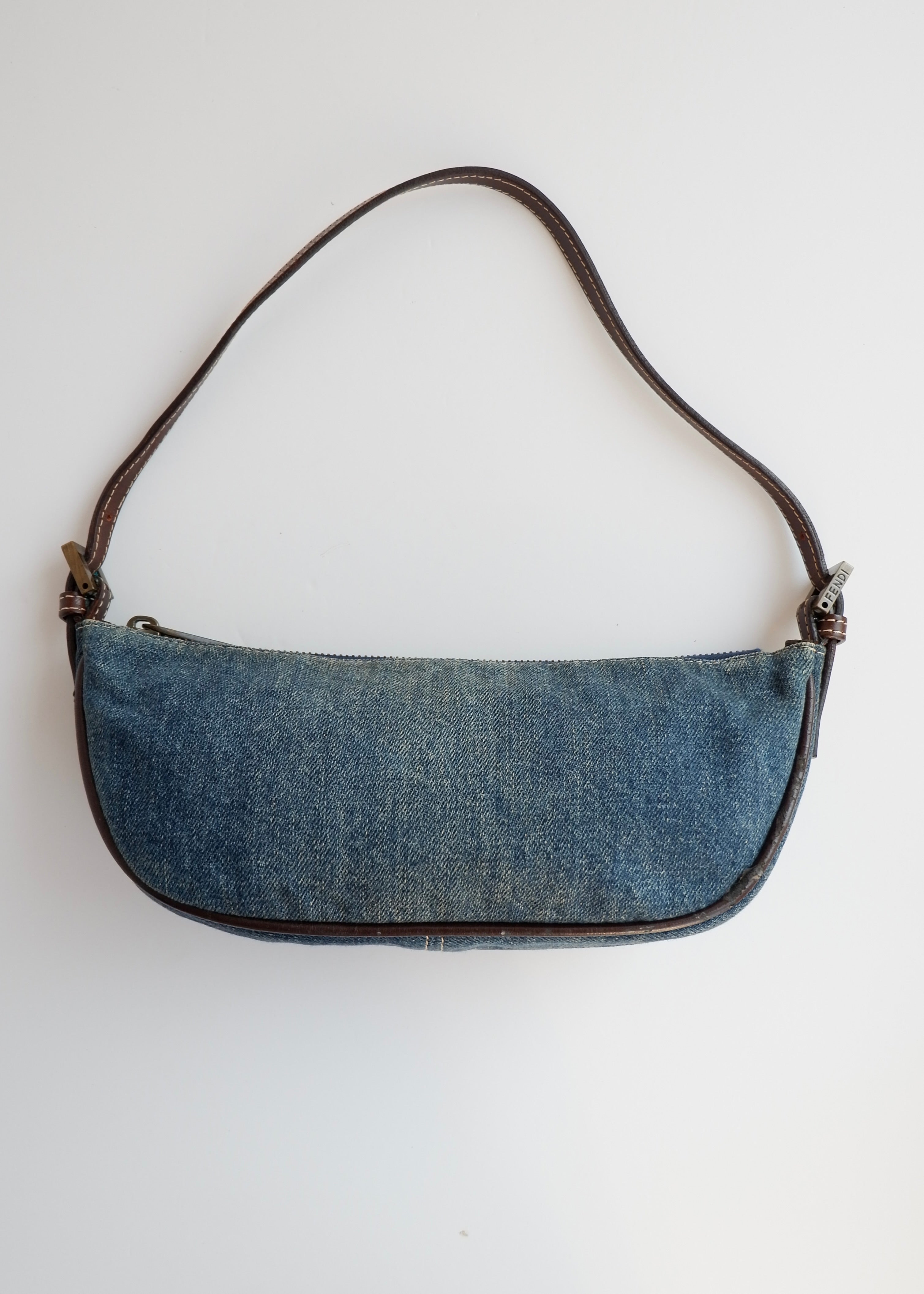 Authentique Sac porté épaule Fendi en jean bleu d'occasion