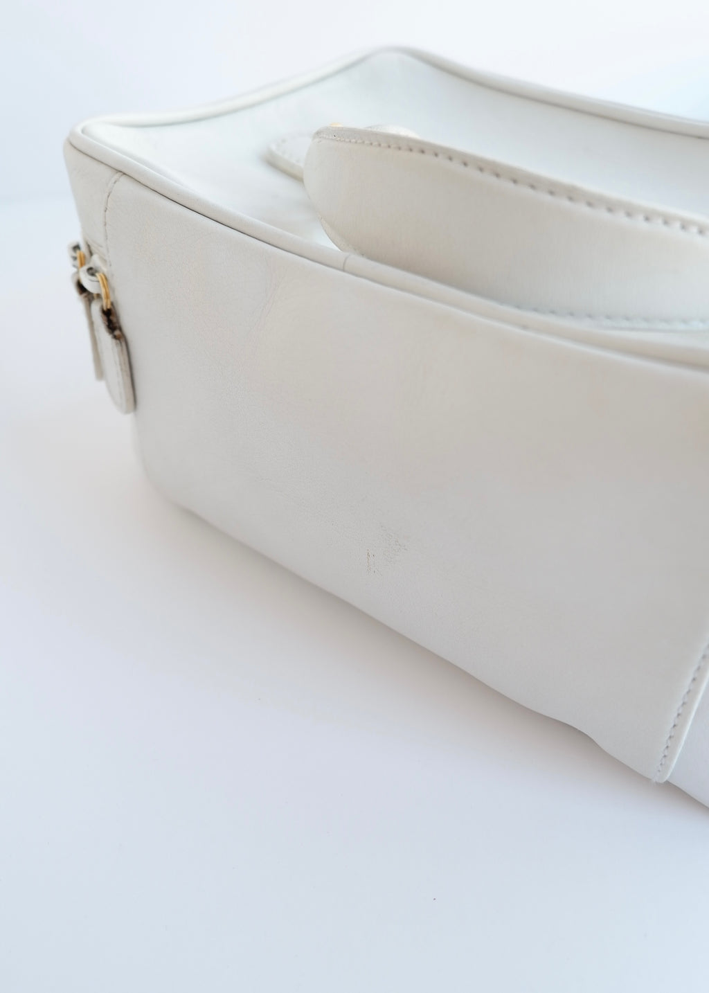 Authentic Preowned Vintage Gucci White Leather Horsebit Vanity Case