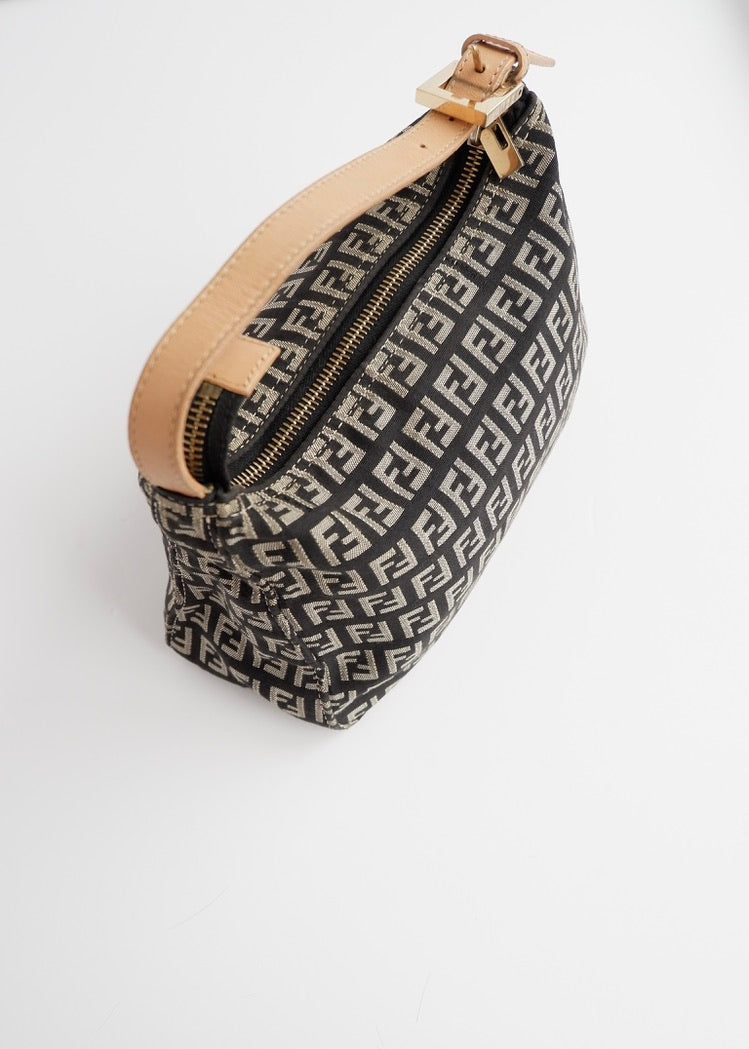 Authentique pochette Fendi d'occasion en toile/cuir Zucchino noire