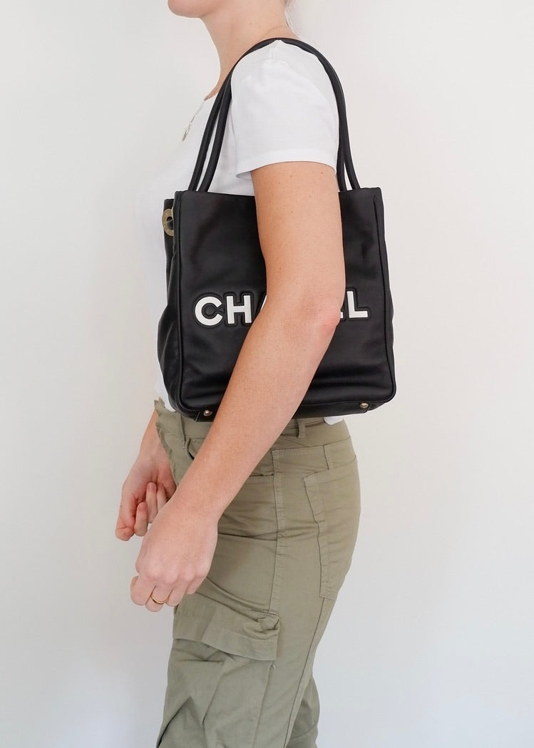 Preowned Chanel Black Leather Camellia Logo Tote Shoulder Bag