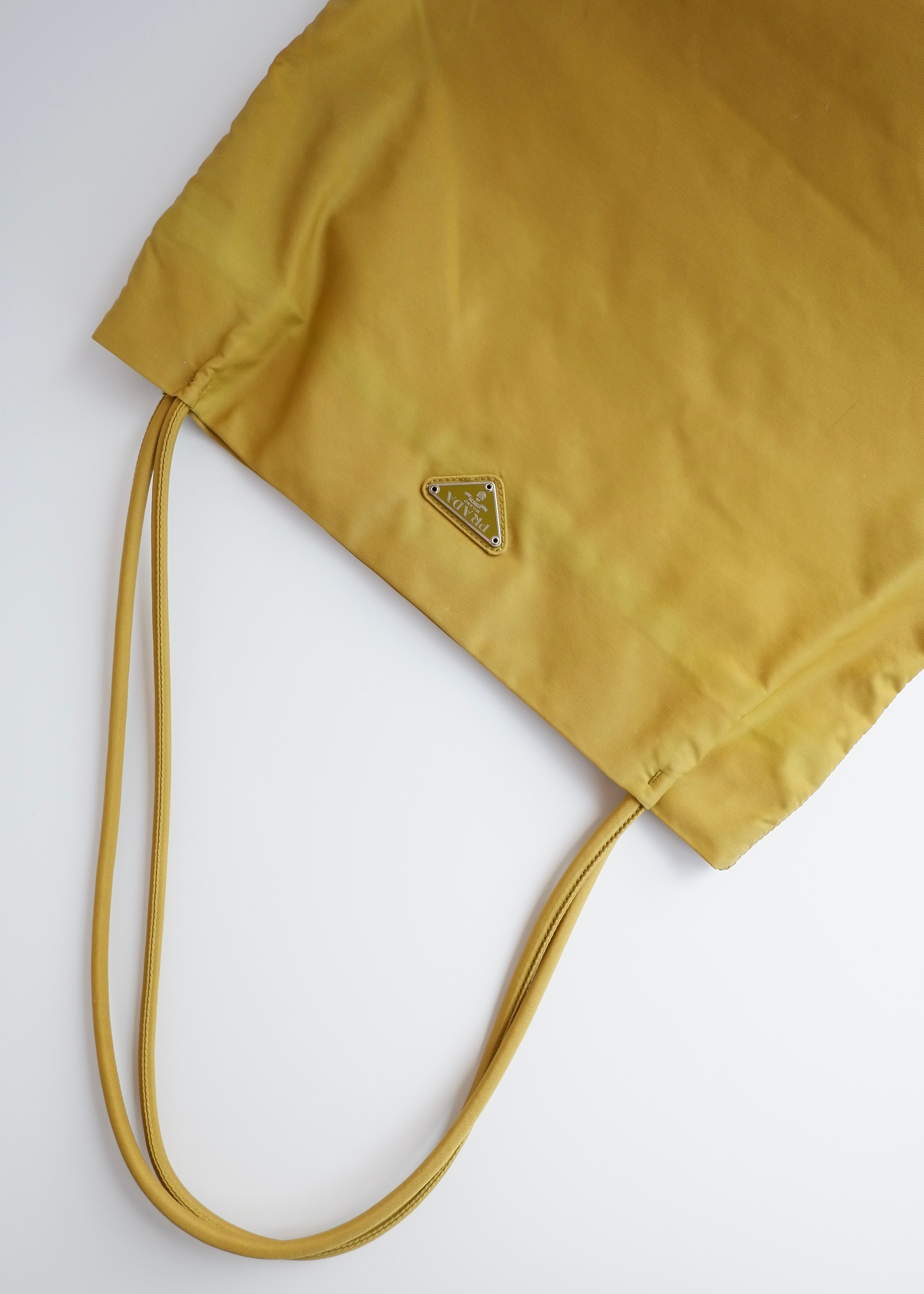 Authentique Sac Cabas Prada en Nylon Vert d'occasion