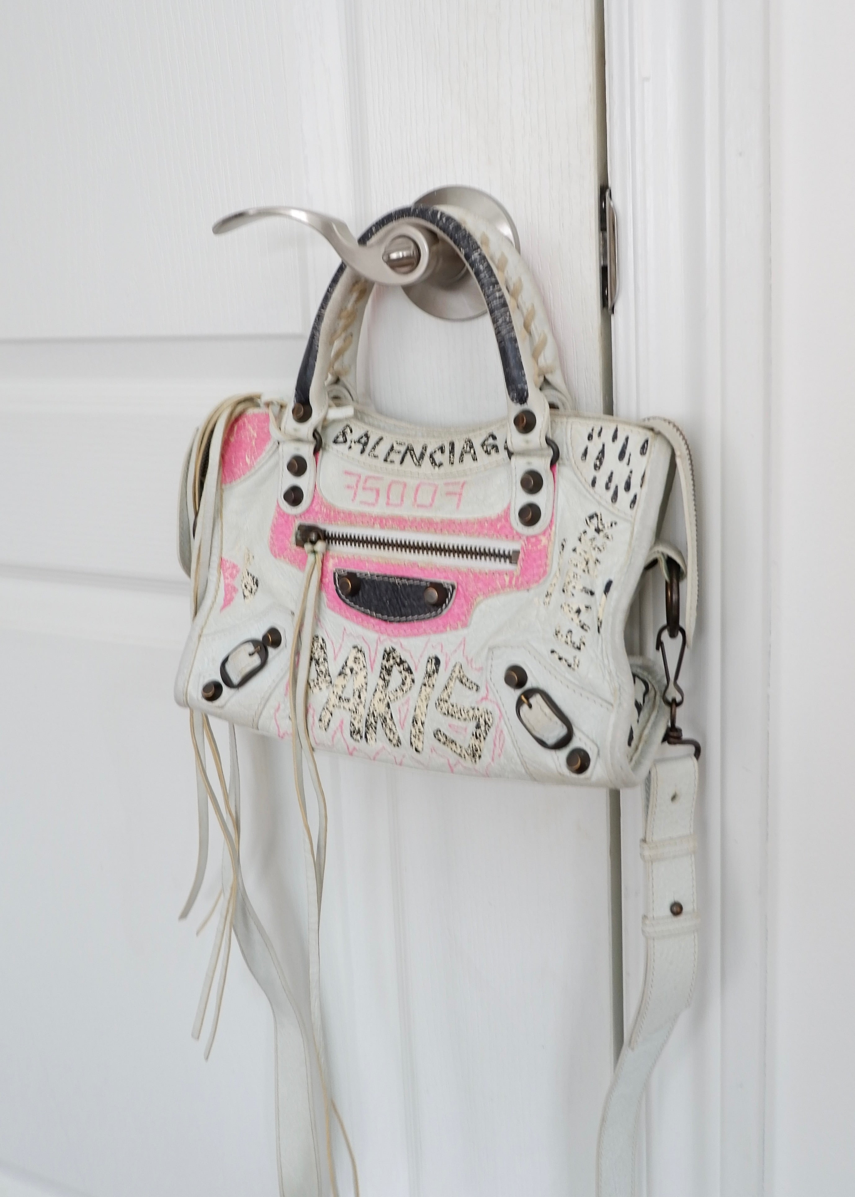 Sac Balenciaga City petite taille en cuir graffiti blanc/rose authentique d'occasion