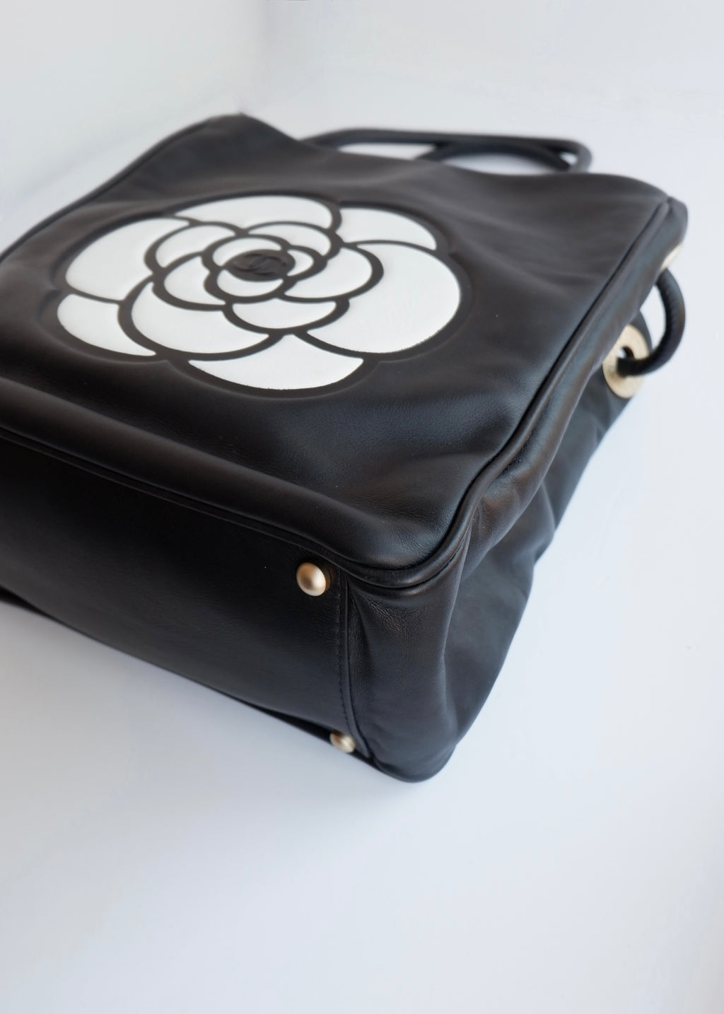 Preowned Chanel Black Leather Camellia Logo Tote Shoulder Bag