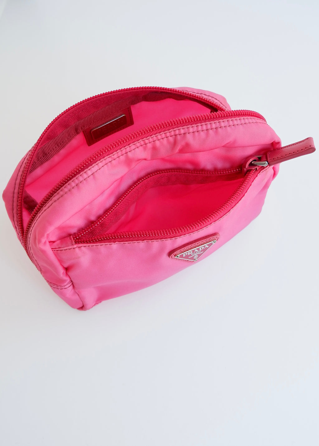 Pochette Prada authentique d'occasion en nylon rose