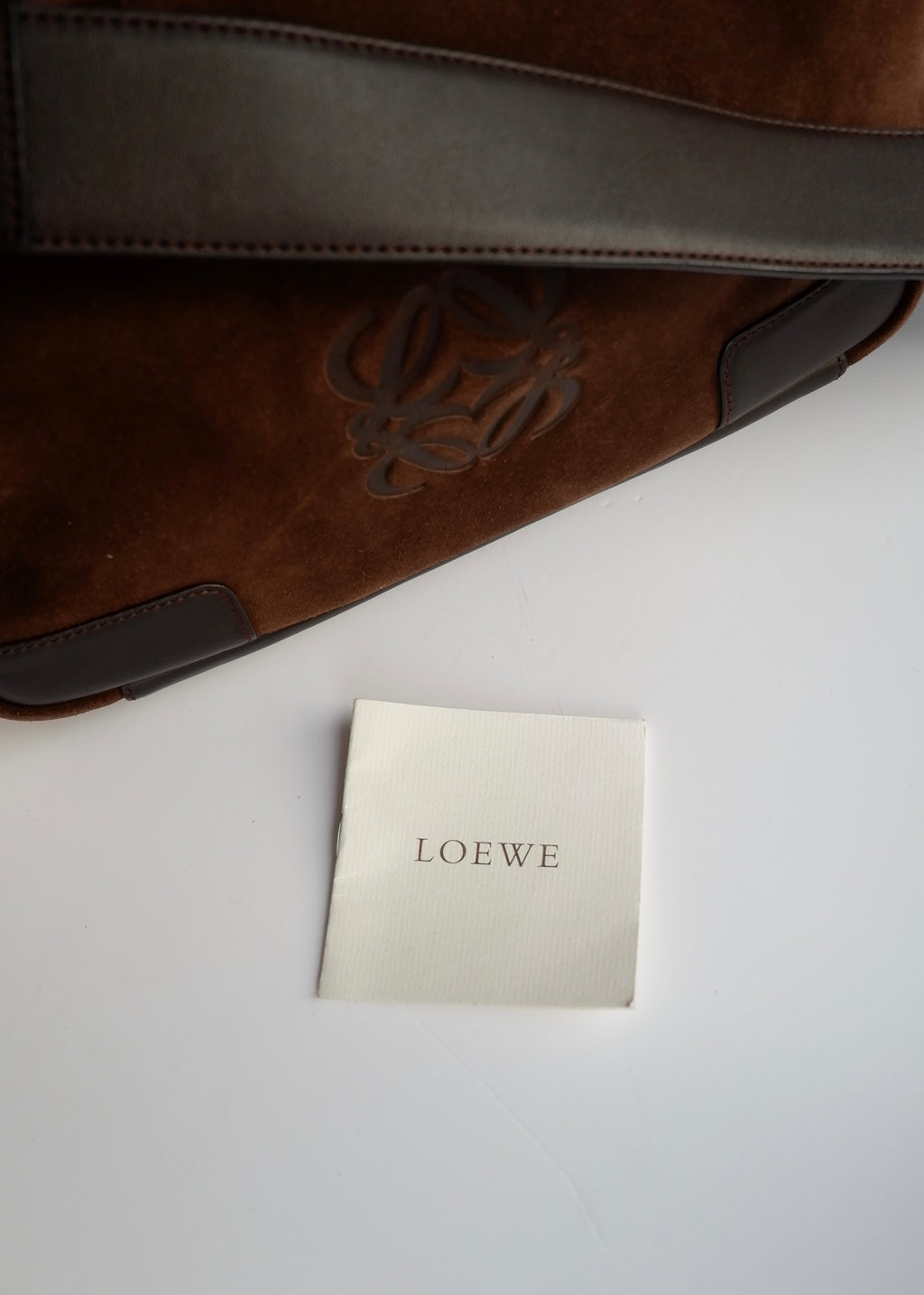 Sac bandoulière Loewe d'occasion authentique en daim marron