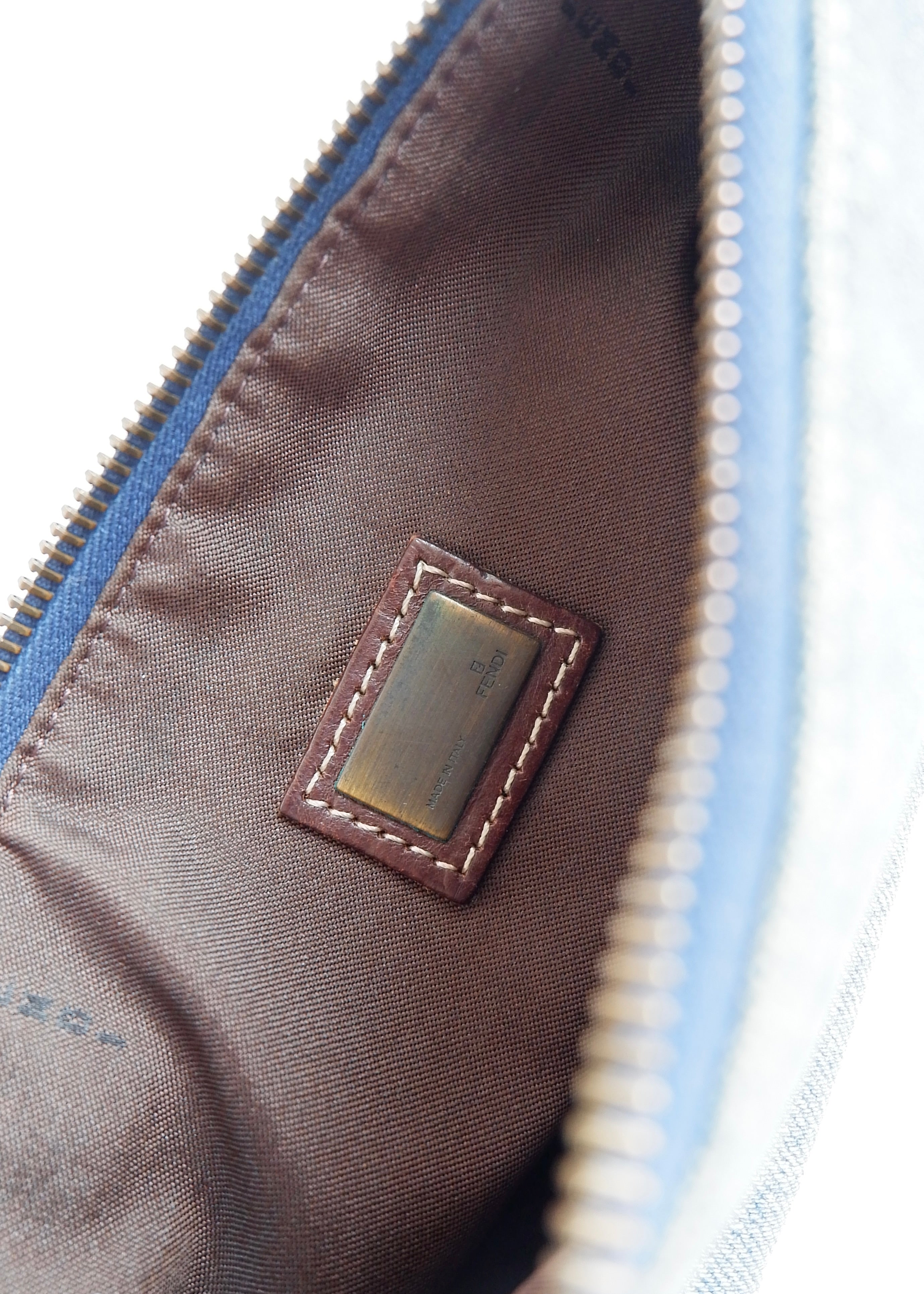 Authentique Sac porté épaule Fendi en jean bleu d'occasion