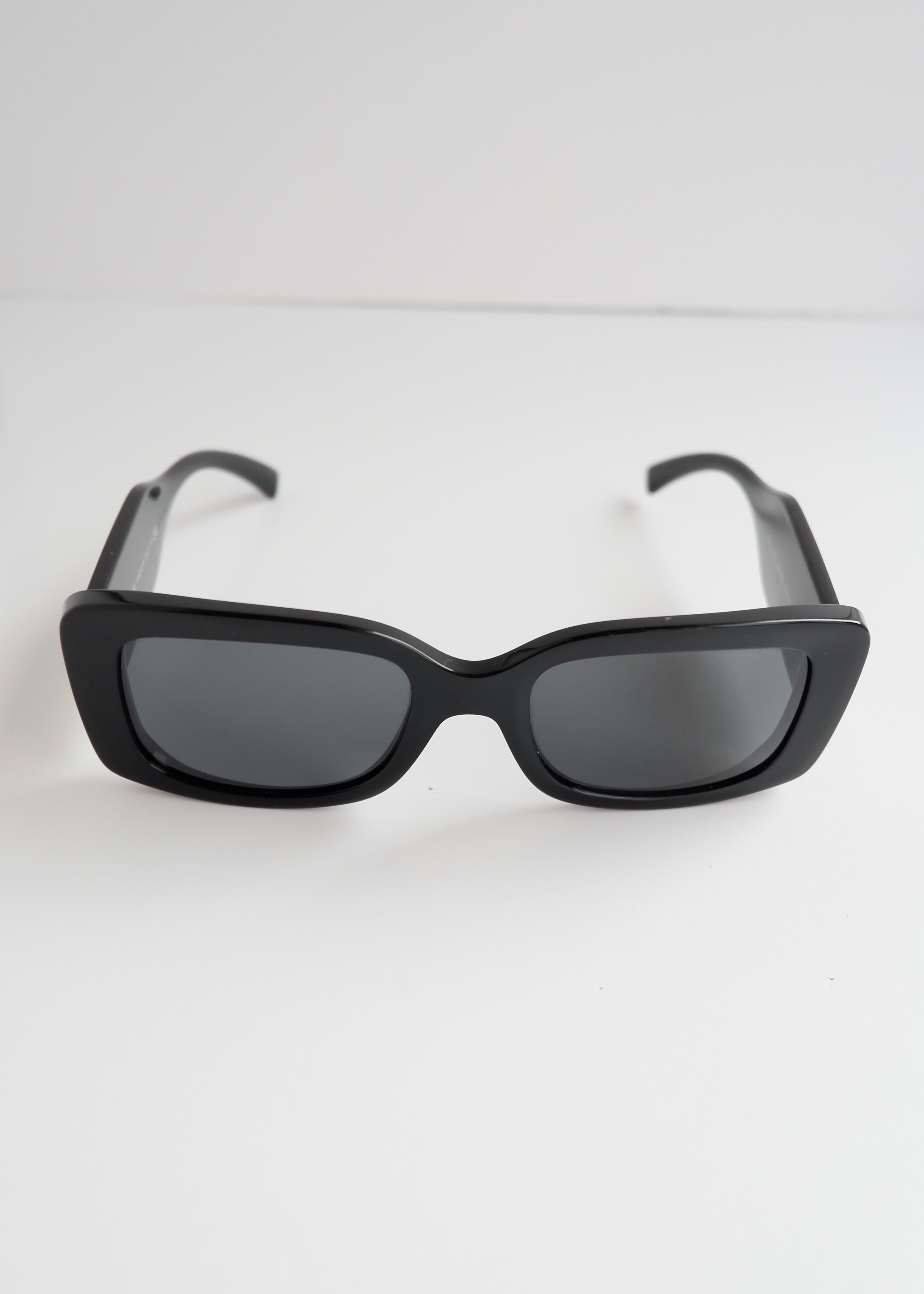 Lunettes de soleil carrées noires Versace d'occasion authentiques