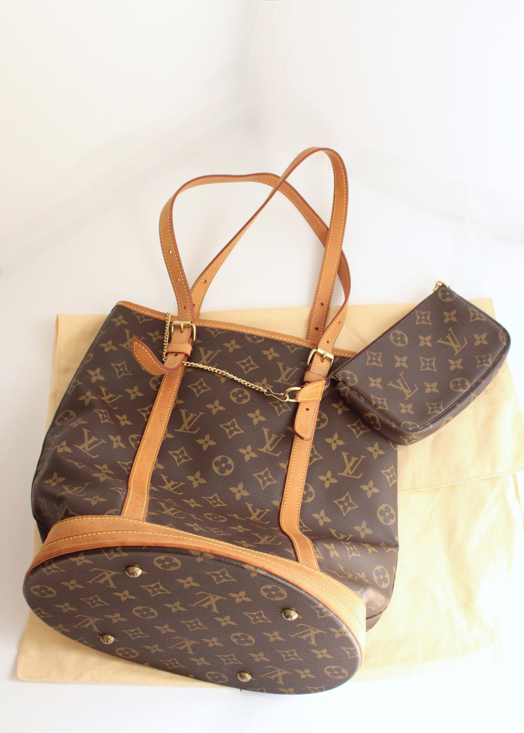 Preowned Louis Vuitton Monogram Bucket Bag GM W. Pouch