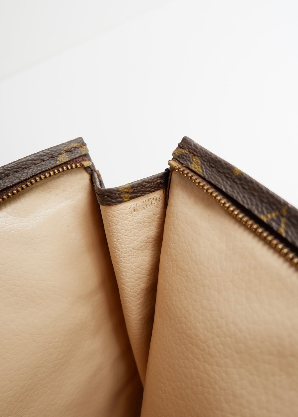 Preowned Louis Vuitton Monogram Toiletry 26 Pouch