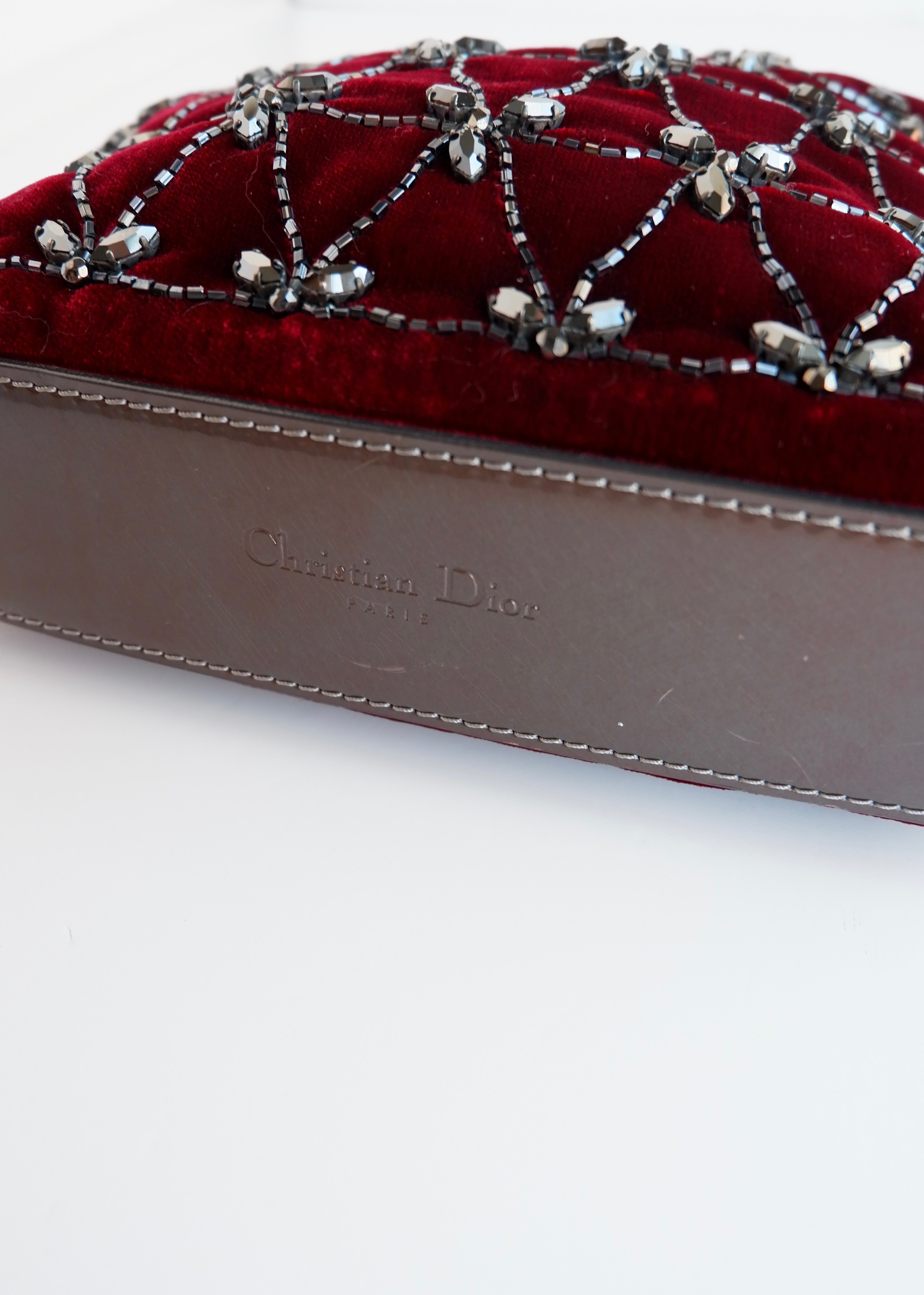 Authentique Sac à Main Vintage Christian Dior en Velours Bourgogne Orné de Paillettes