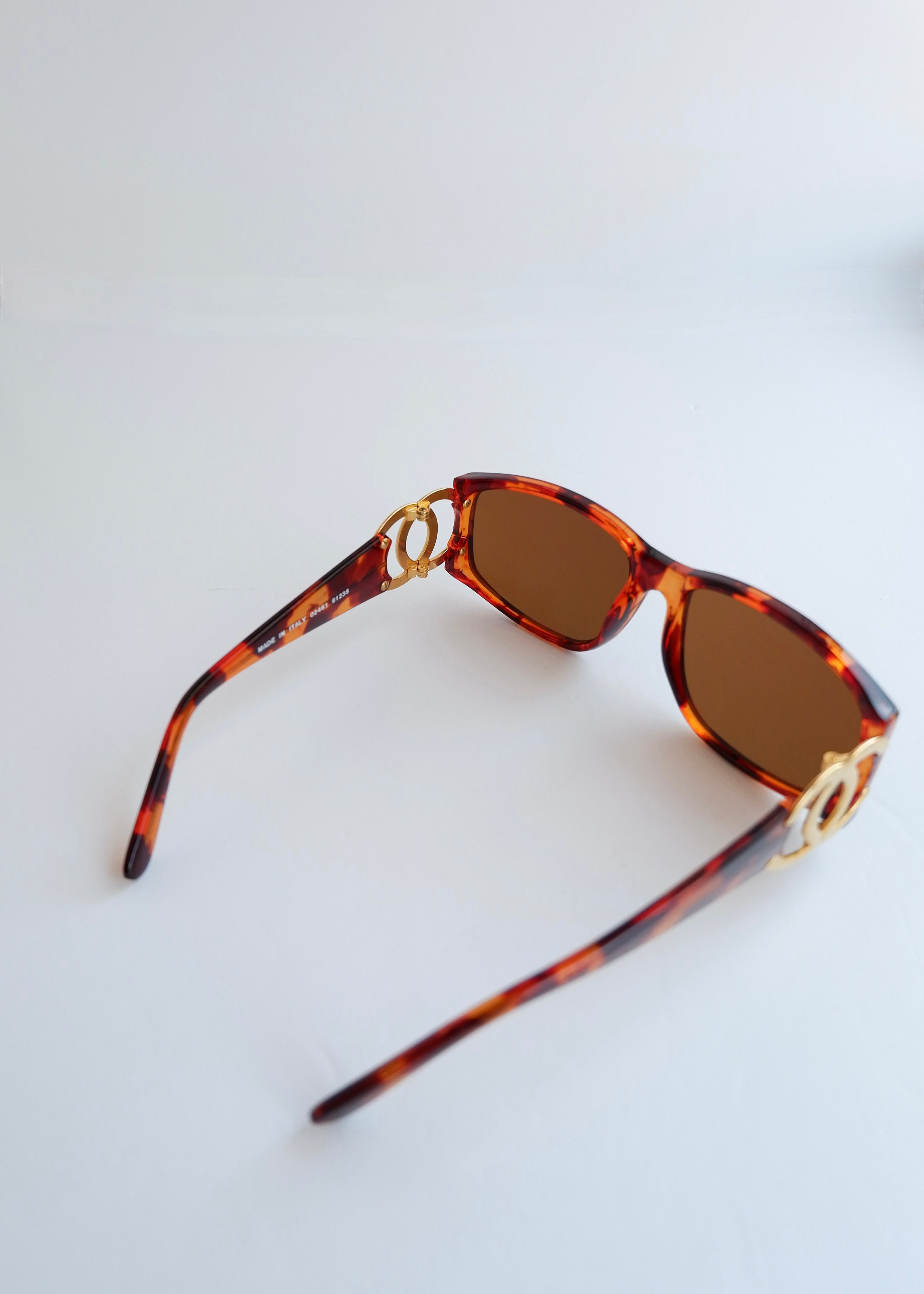 Preowned Vintage Chanel Brown Acetate Tortoise Square Frame Sunglasses