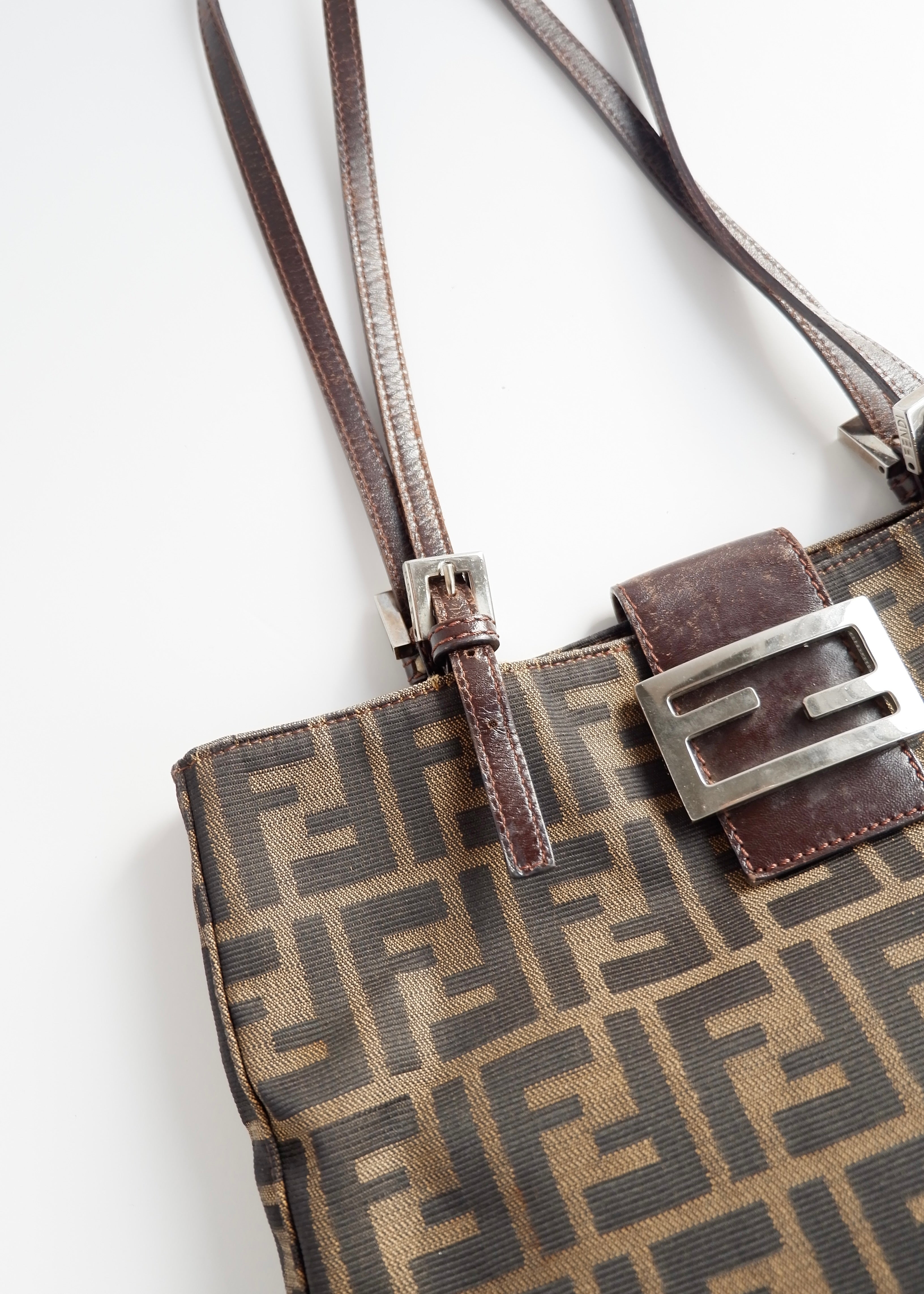 Sac cabas/sac à bandoulière Fendi Zucca authentique d'occasion